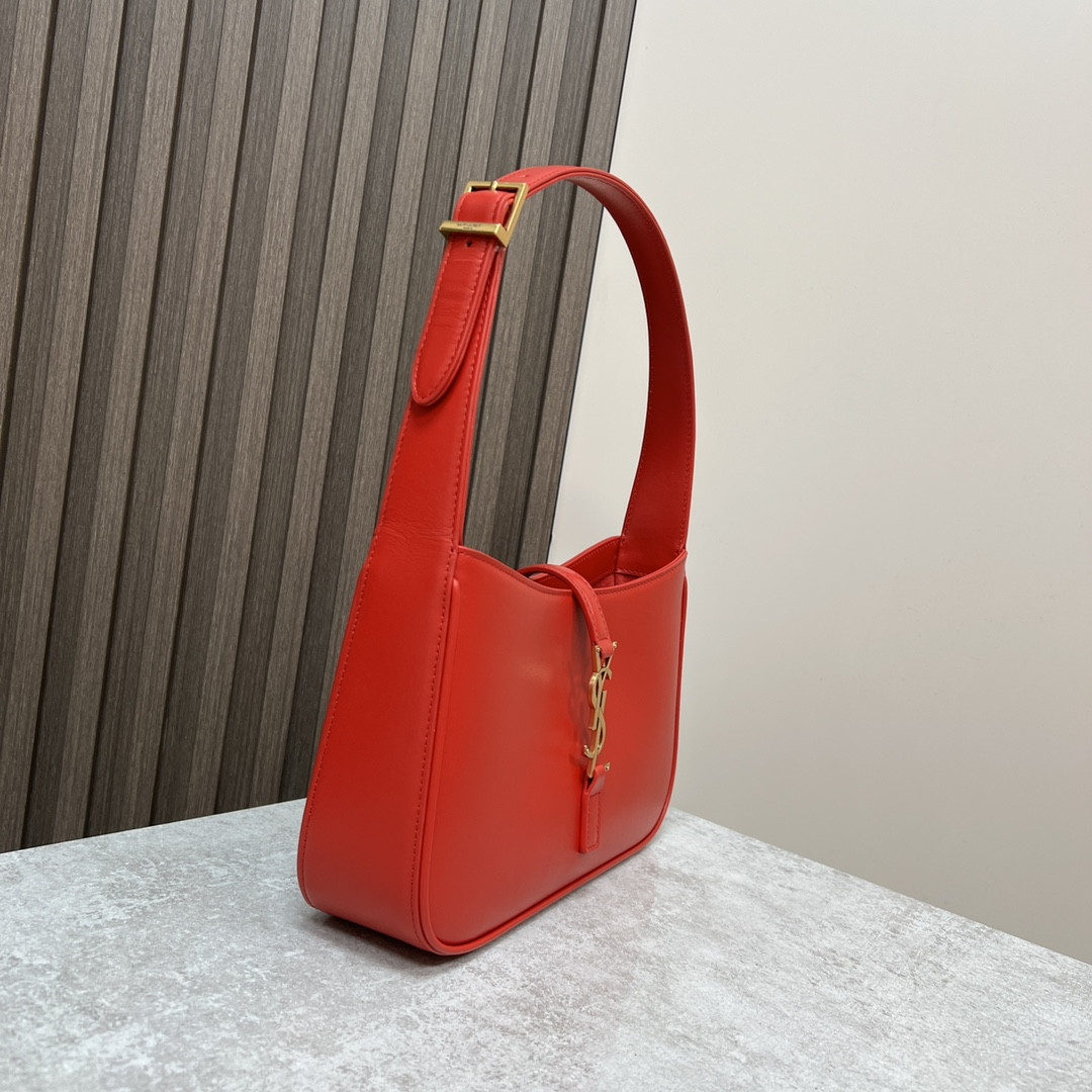 YSL LE 5 À 7 IN SMOOTH LEATHER SHINY RED 9 X 6.3 X 2.5 INCHES