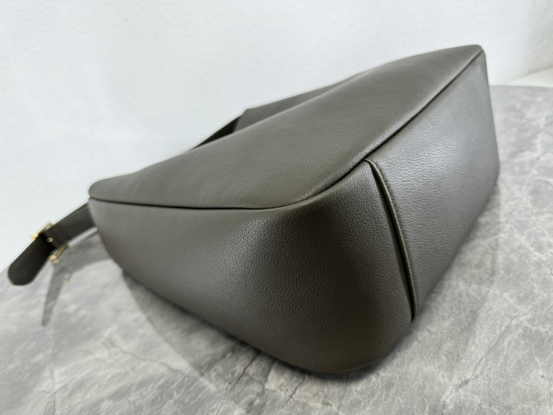 YSL LE 5 À 7 SUPPLE LARGE IN SMOOTH LEATHER LIGHT MUSK 11.8" X 11" X 4.3"