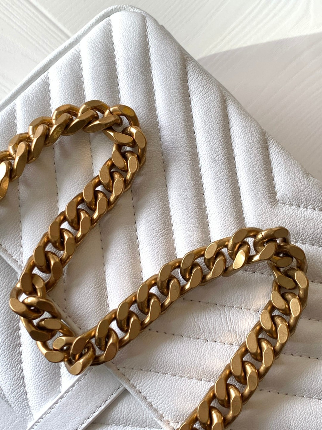 YSL COLLEGE MEDIUM IN QUILTED LEATHER white 9.4 X 6.6 X 2.5 INCHES