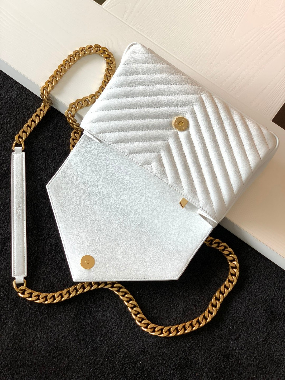 YSL COLLEGE MEDIUM IN QUILTED LEATHER white 9.4 X 6.6 X 2.5 INCHES