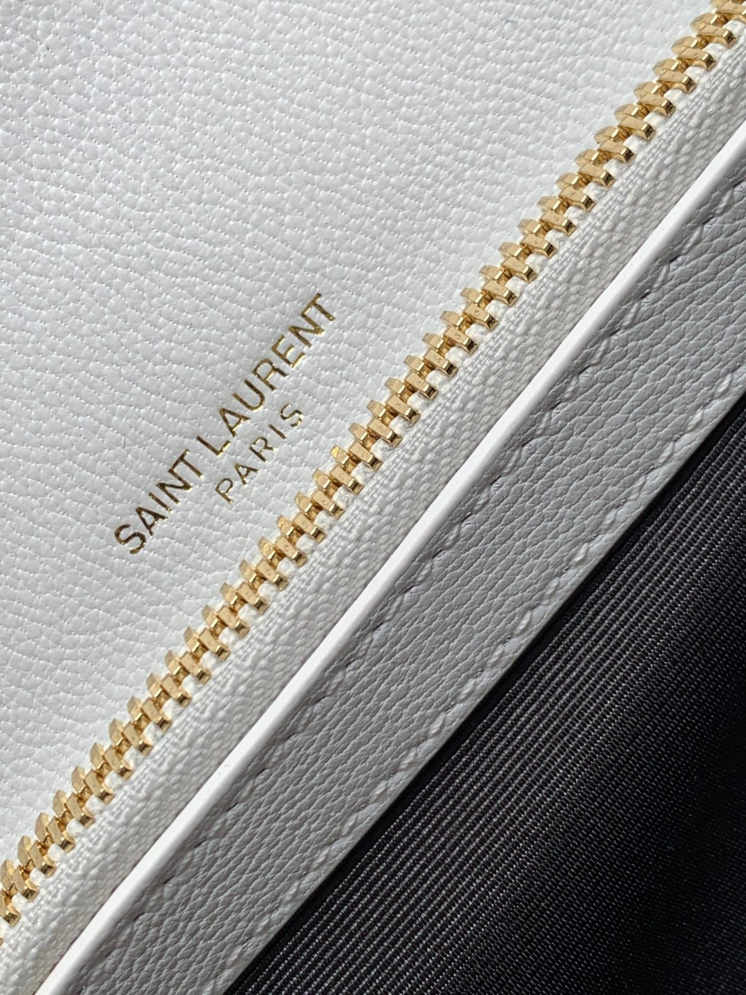 YSL COLLEGE MEDIUM IN QUILTED LEATHER white 9.4 X 6.6 X 2.5 INCHES