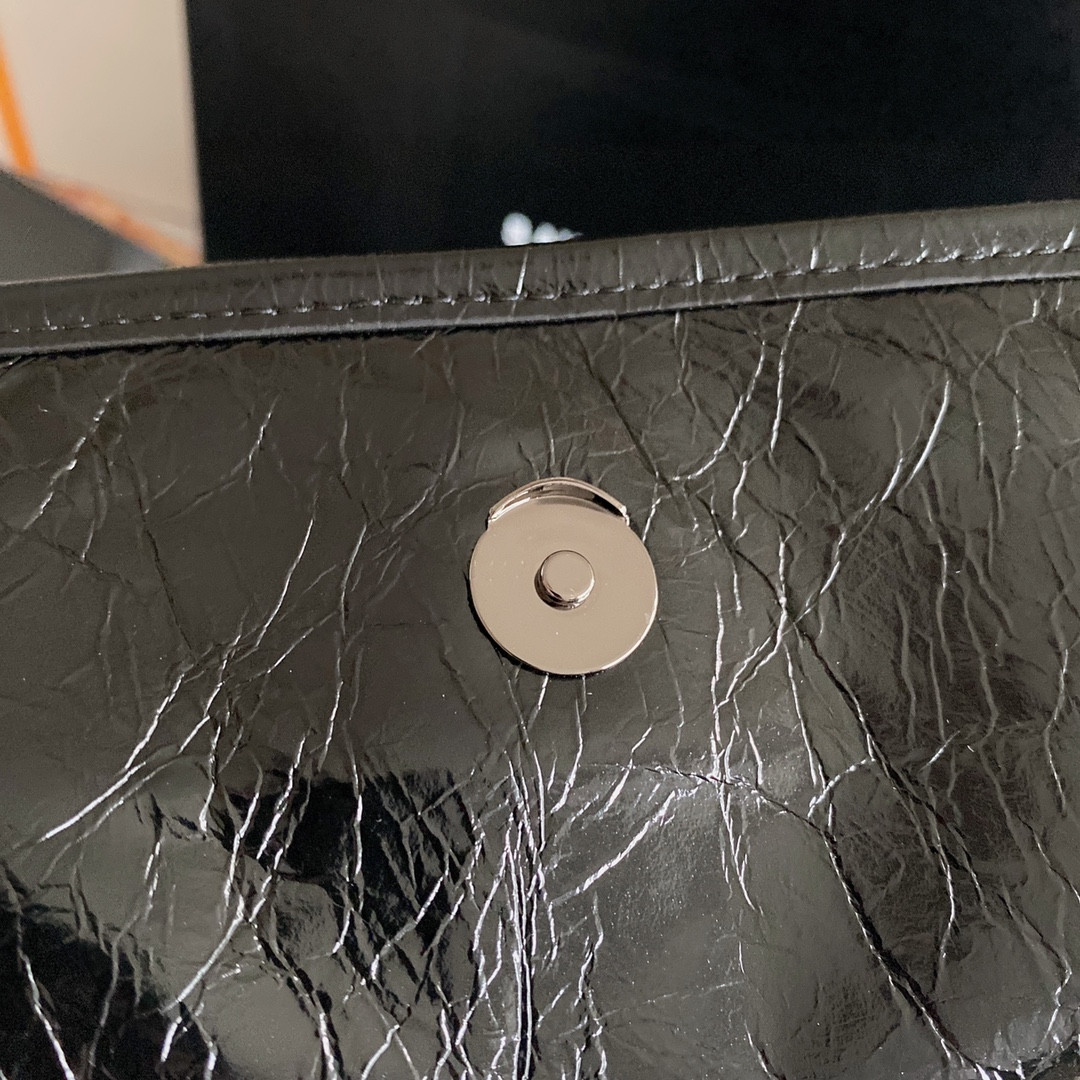 YSL NIKI MEDIUM IN VINTAGE LEATHER ALL BLACK 11 X 7.8 X 3.3 INCHES