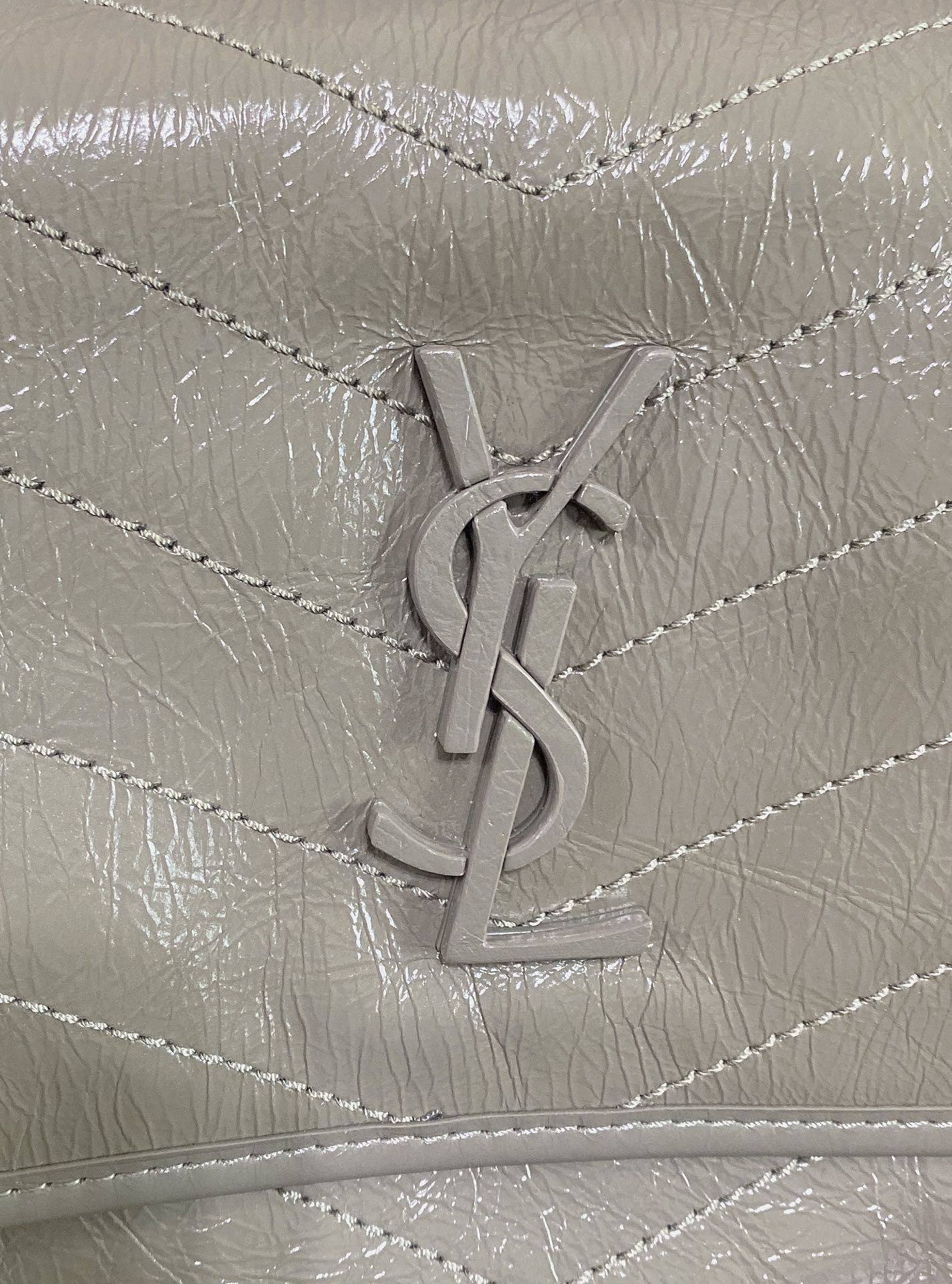 YSL NIKI MEDIUM IN VINTAGE LEATHER LIGHT GRAY 11 X 7.8 X 3.3 INCHES