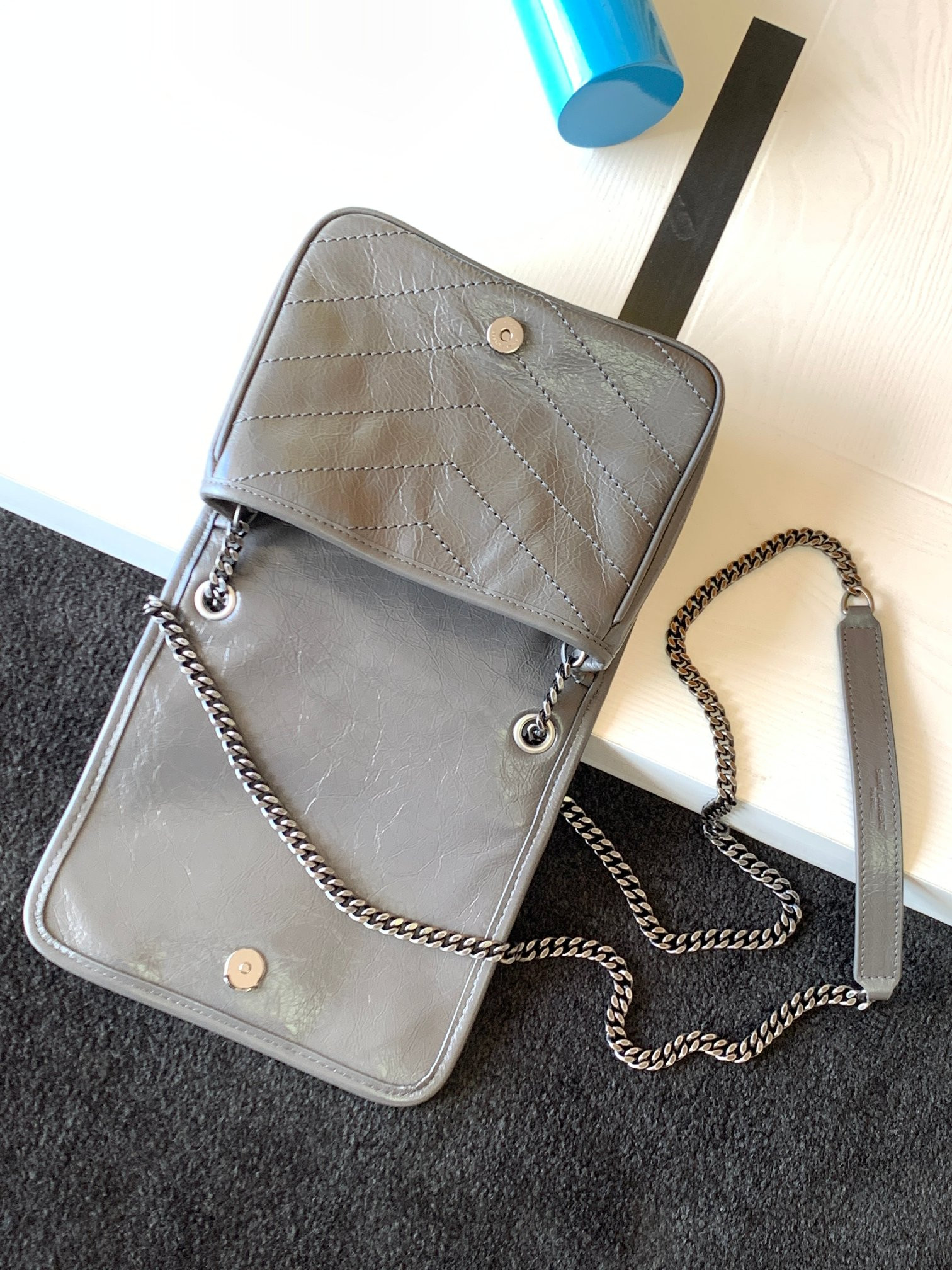 YSL NIKI CHAIN WALLET IN SHINY LEATHER GRAY 19 x 15 x 6 CM