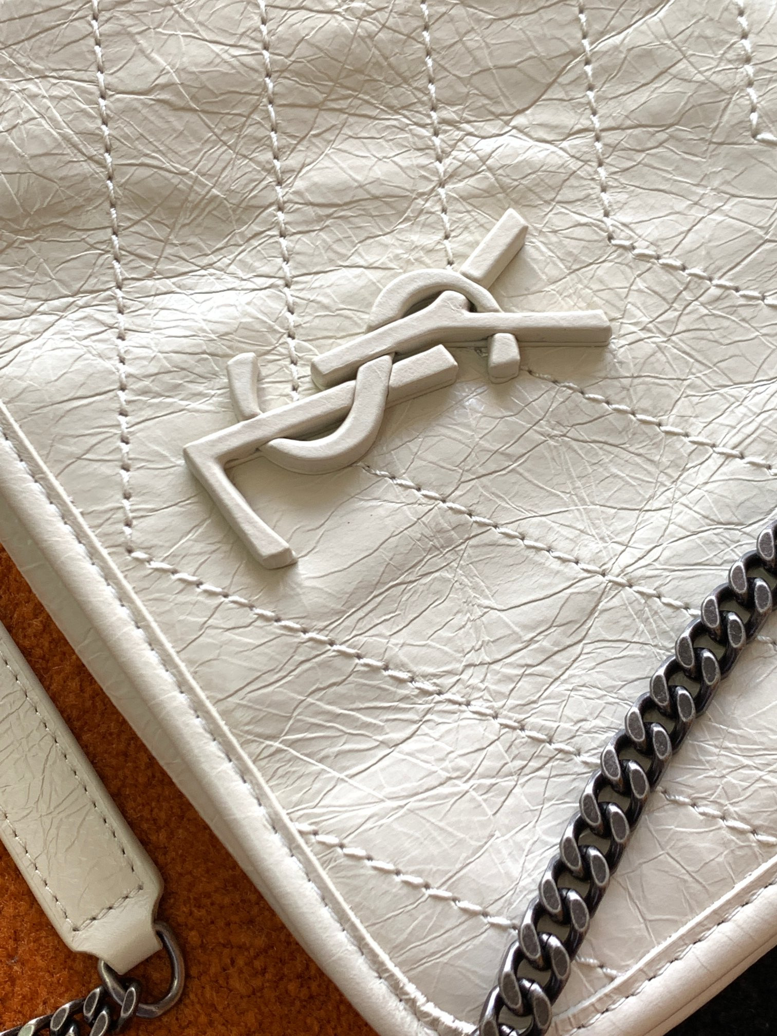 YSL NIKI CHAIN WALLET IN SHINY LEATHER WHITE 19 x 15 x 6 CM