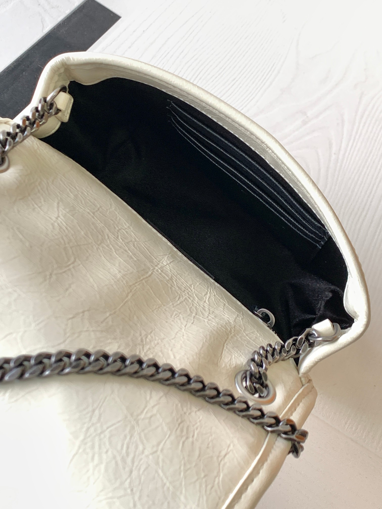 YSL NIKI CHAIN WALLET IN SHINY LEATHER WHITE 19 x 15 x 6 CM