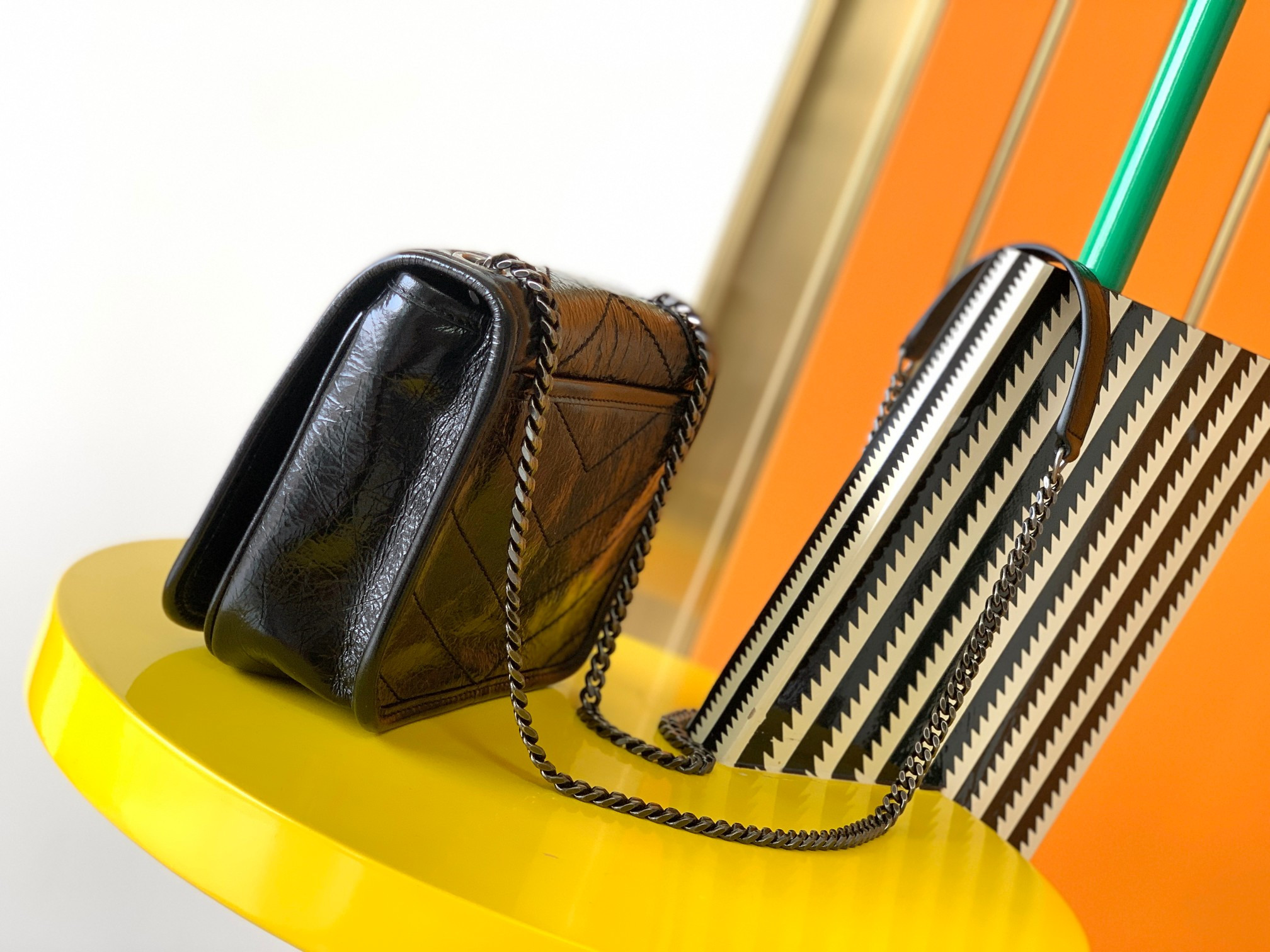 YSL NIKI CHAIN WALLET IN SHINY LEATHER BLACK 19 x 15 x 6 CM