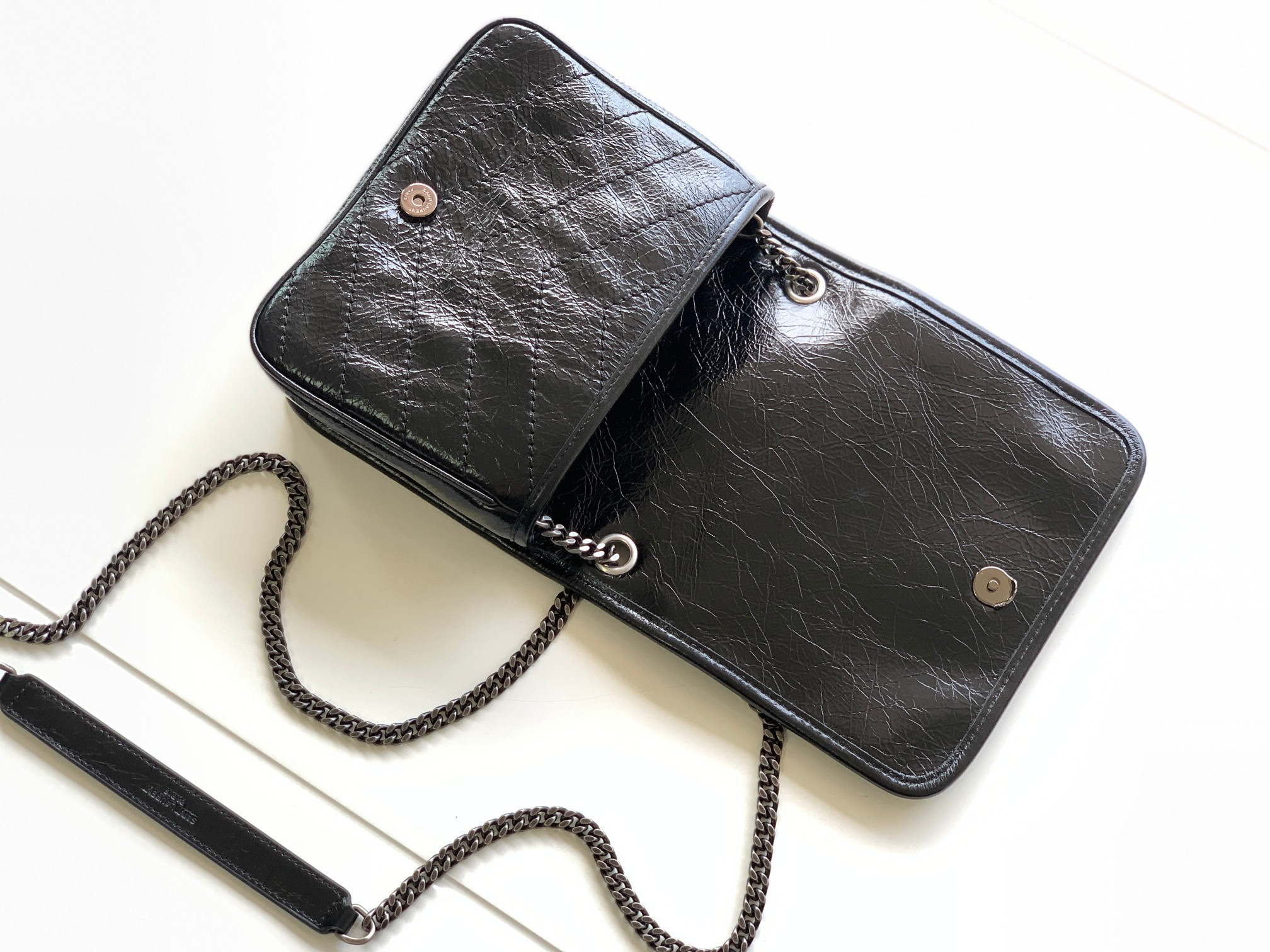 YSL NIKI CHAIN WALLET IN SHINY LEATHER BLACK 19 x 15 x 6 CM