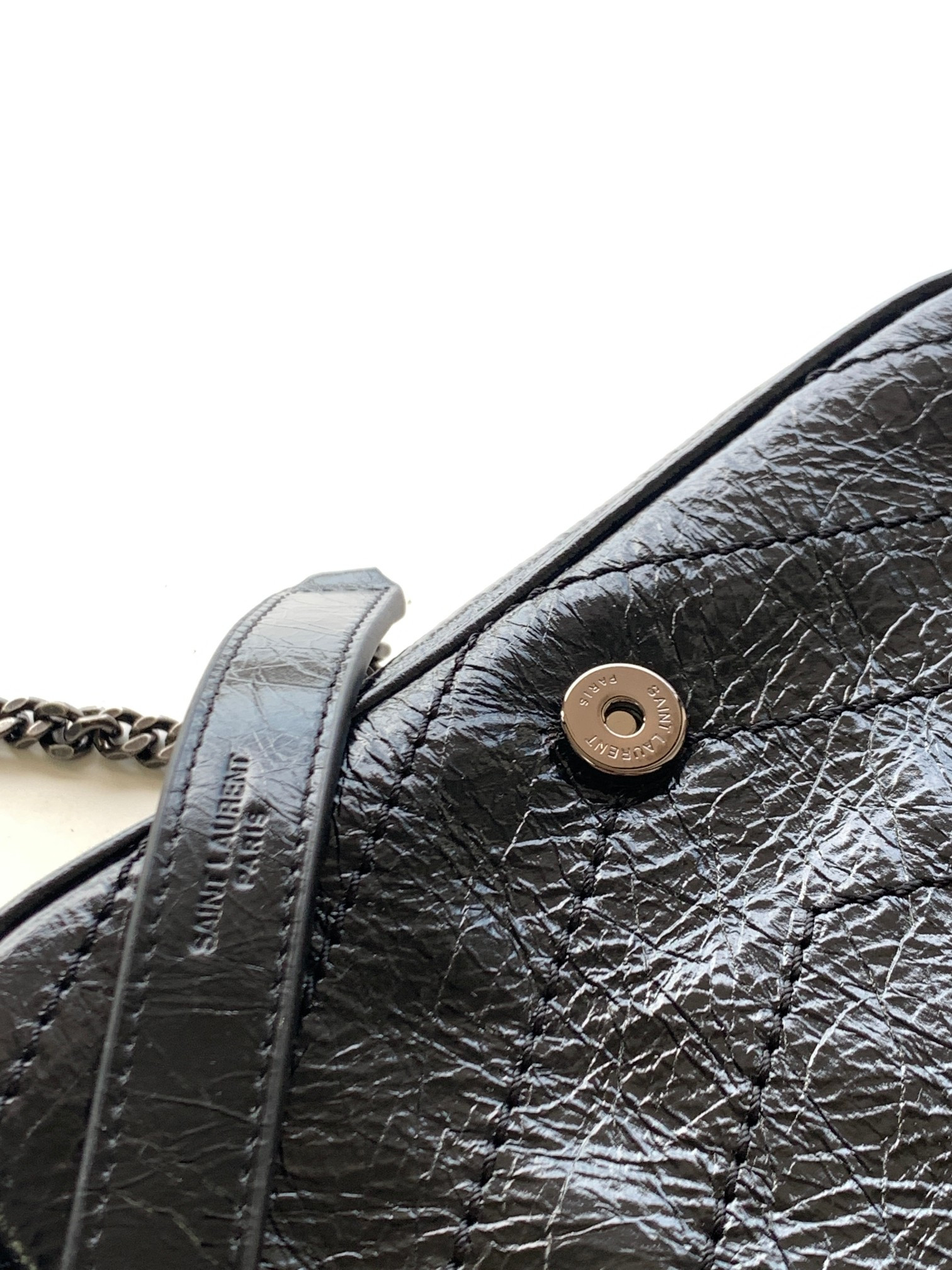 YSL NIKI CHAIN WALLET IN SHINY LEATHER BLACK 19 x 15 x 6 CM