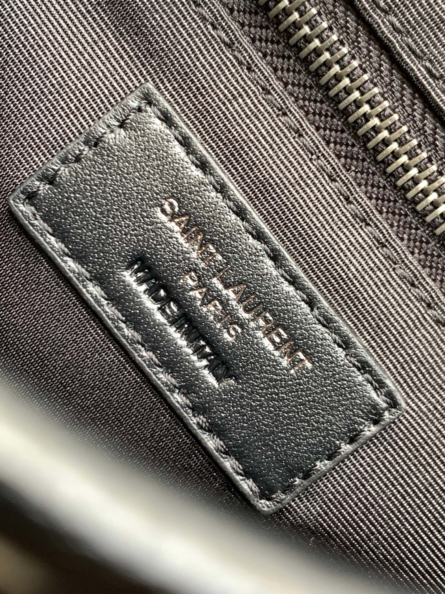 YSL NIKI CHAIN WALLET IN SHINY LEATHER BLACK 19 x 15 x 6 CM