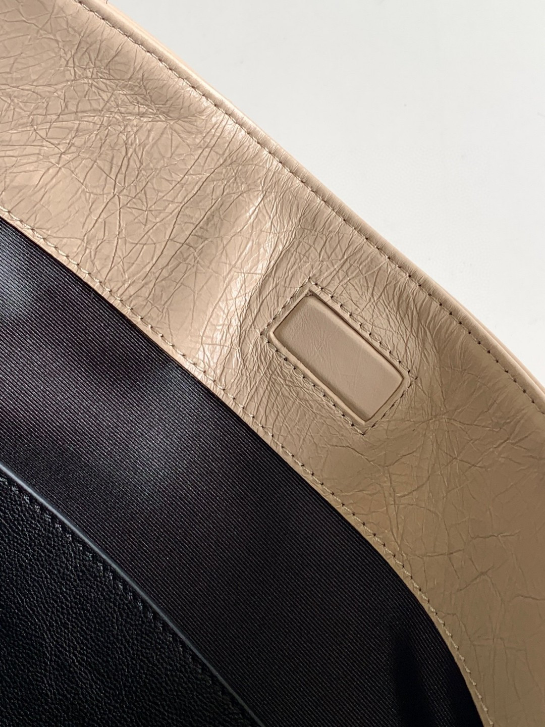 YSL NIKI SHOPPING IN VINTAGE LEATHER BEIGE 12.9 X 10.6 X 4.5 INCHES