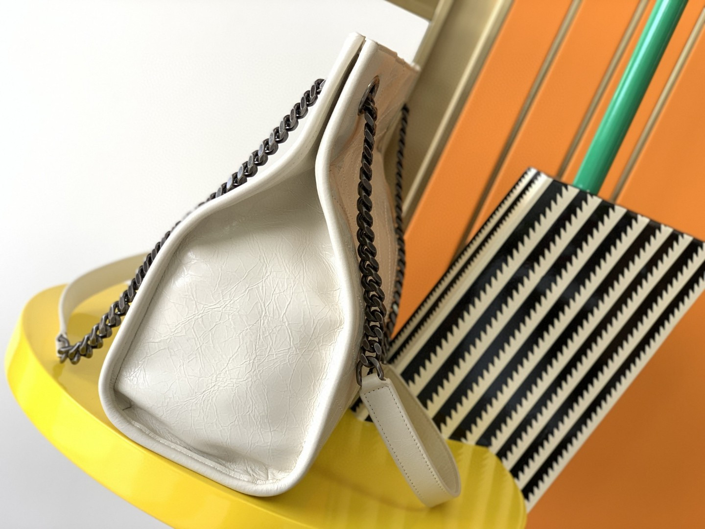 YSL NIKI SHOPPING IN VINTAGE LEATHER WHITE 12.9 X 10.6 X 4.5 INCHES