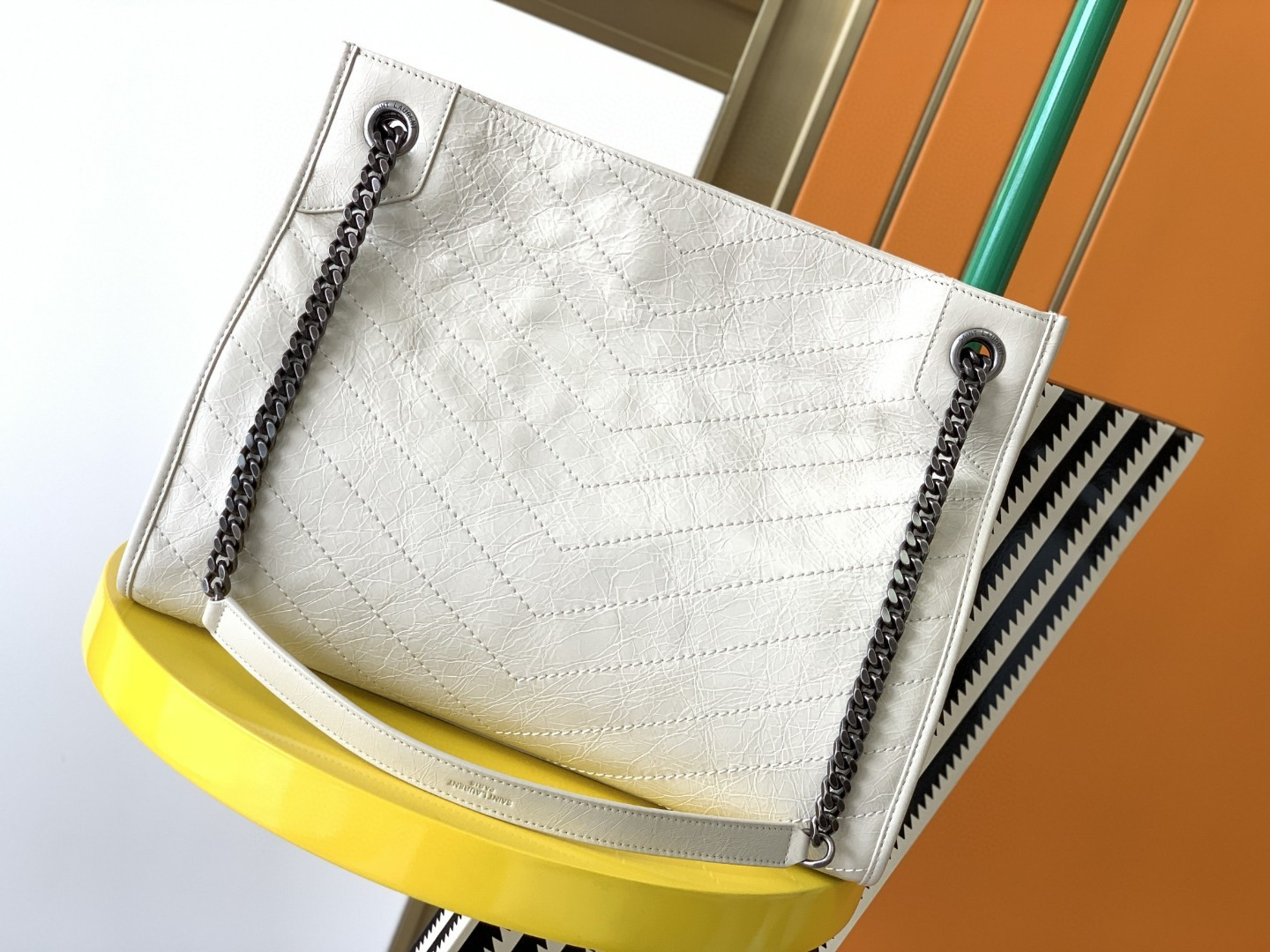 YSL NIKI SHOPPING IN VINTAGE LEATHER WHITE 12.9 X 10.6 X 4.5 INCHES