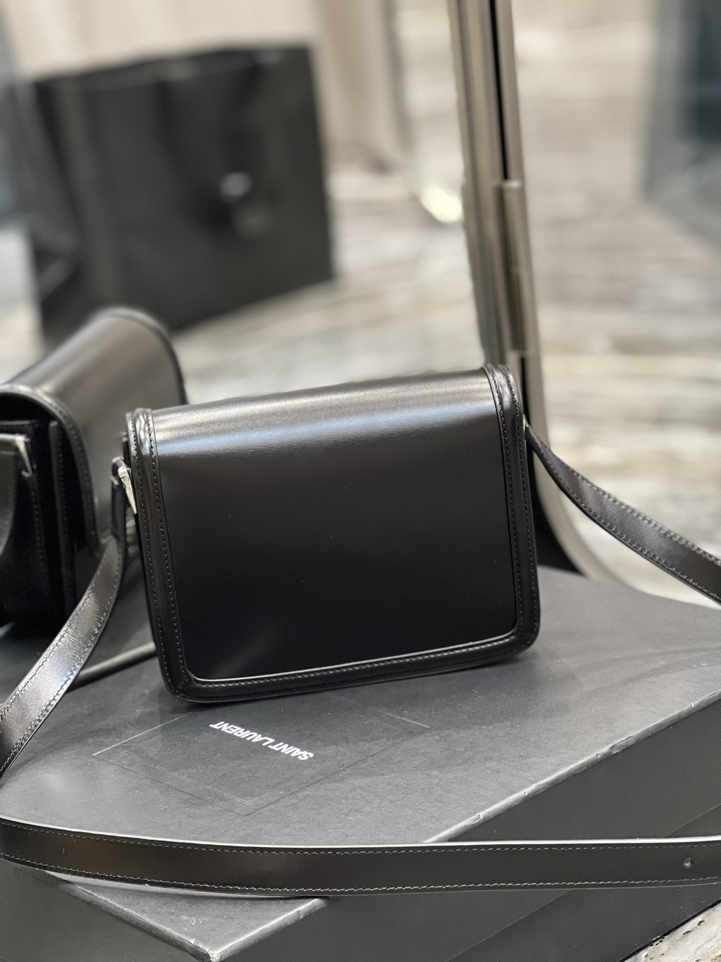 YSL SOLFERINO SMALL IN GLAZED LEATHER 7.4 X 5.1 X 1.9 INCHES