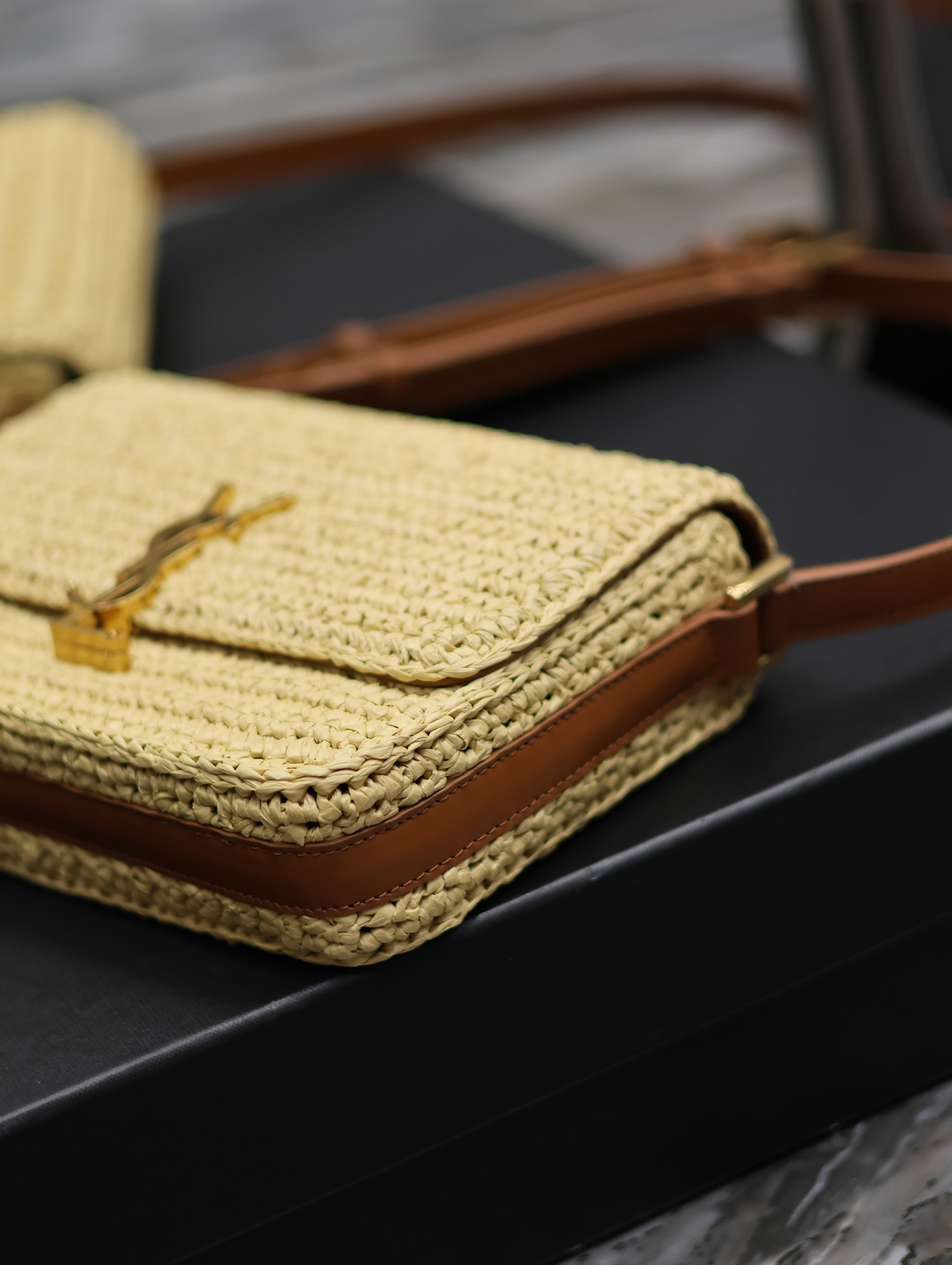 YSL SOLFERINO MEDIUM IN RAFFIA AND VEGETABLE-TANNED LEATHER NATUREL AND BRICK 9.1 X 6.3 X 2.4 INCHES