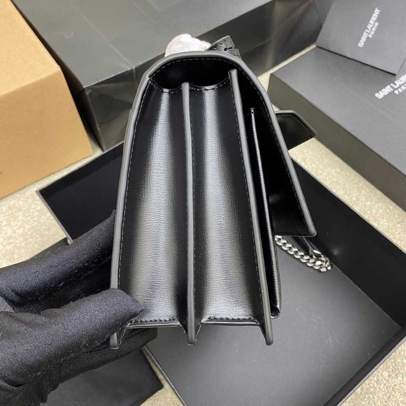 YSL SUNSET MEDIUM IN SMOOTH LEATHER 8 X 6.2 X 2.5 INCHES