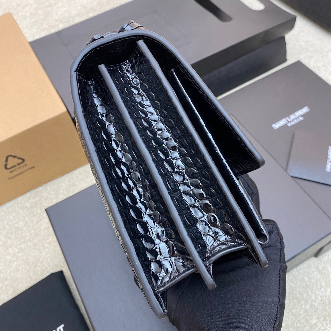YSL SUNSET MEDIUM IN CROCODILE-EMBOSSED LEATHER NOIR 8 X 6.2 X 2.5 INCHES