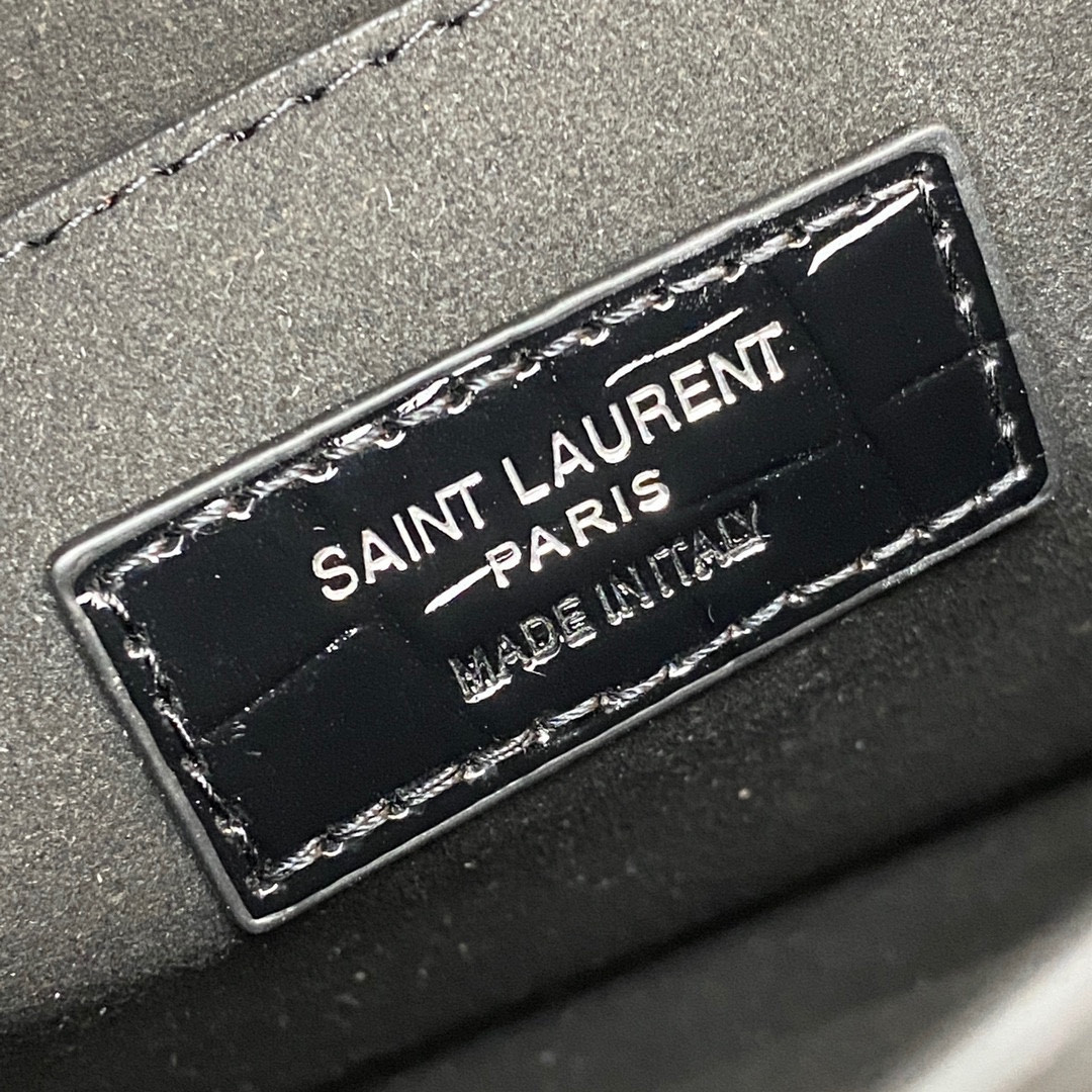 YSL SUNSET MEDIUM IN CROCODILE-EMBOSSED LEATHER NOIR 8 X 6.2 X 2.5 INCHES