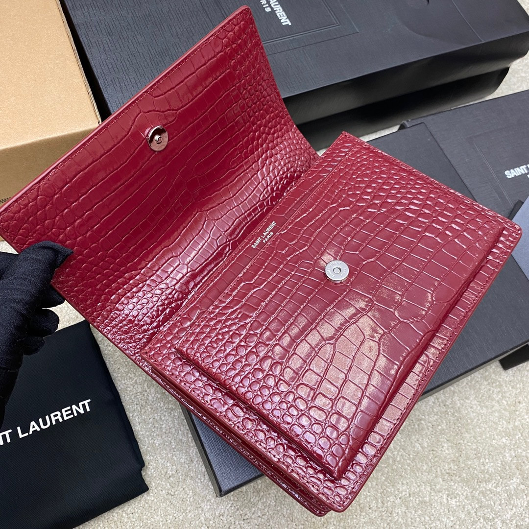 YSL SUNSET MEDIUM IN CROCODILE-EMBOSSED LEATHER RED VELVET 8 X 6.2 X 2.5 INCHES
