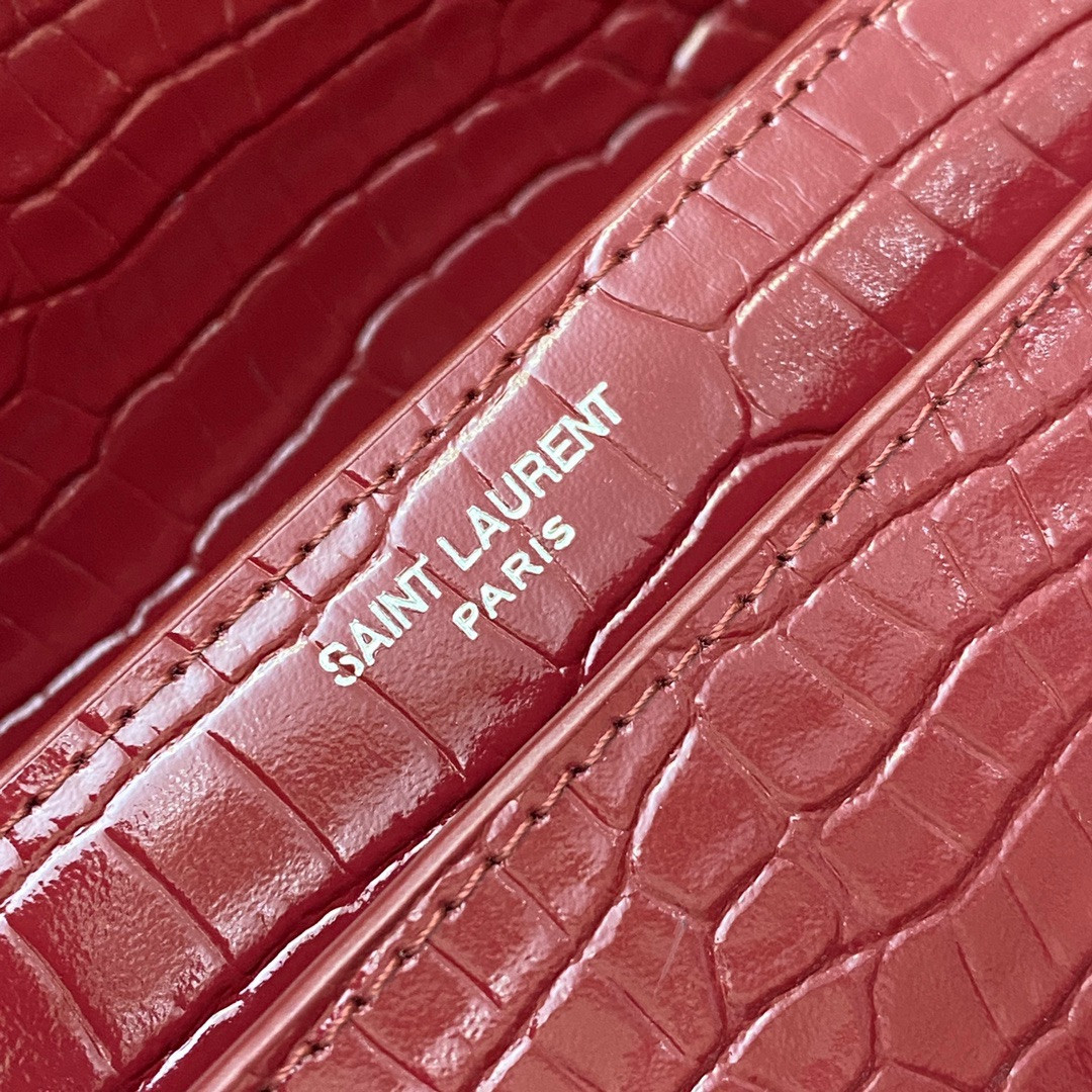 YSL SUNSET MEDIUM IN CROCODILE-EMBOSSED LEATHER RED VELVET 8 X 6.2 X 2.5 INCHES