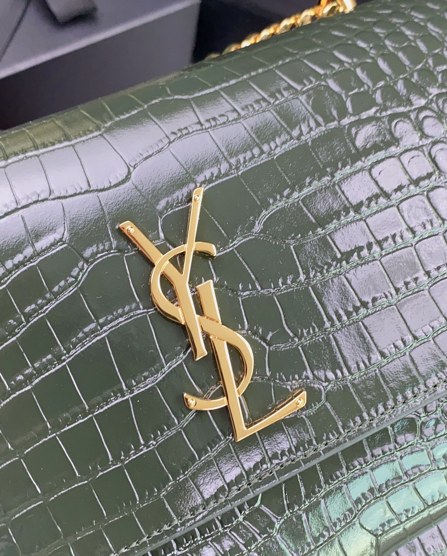 YSL SUNSET MEDIUM IN CROCODILE-EMBOSSED LEATHER MINT 8 X 6.2 X 2.5 INCHES