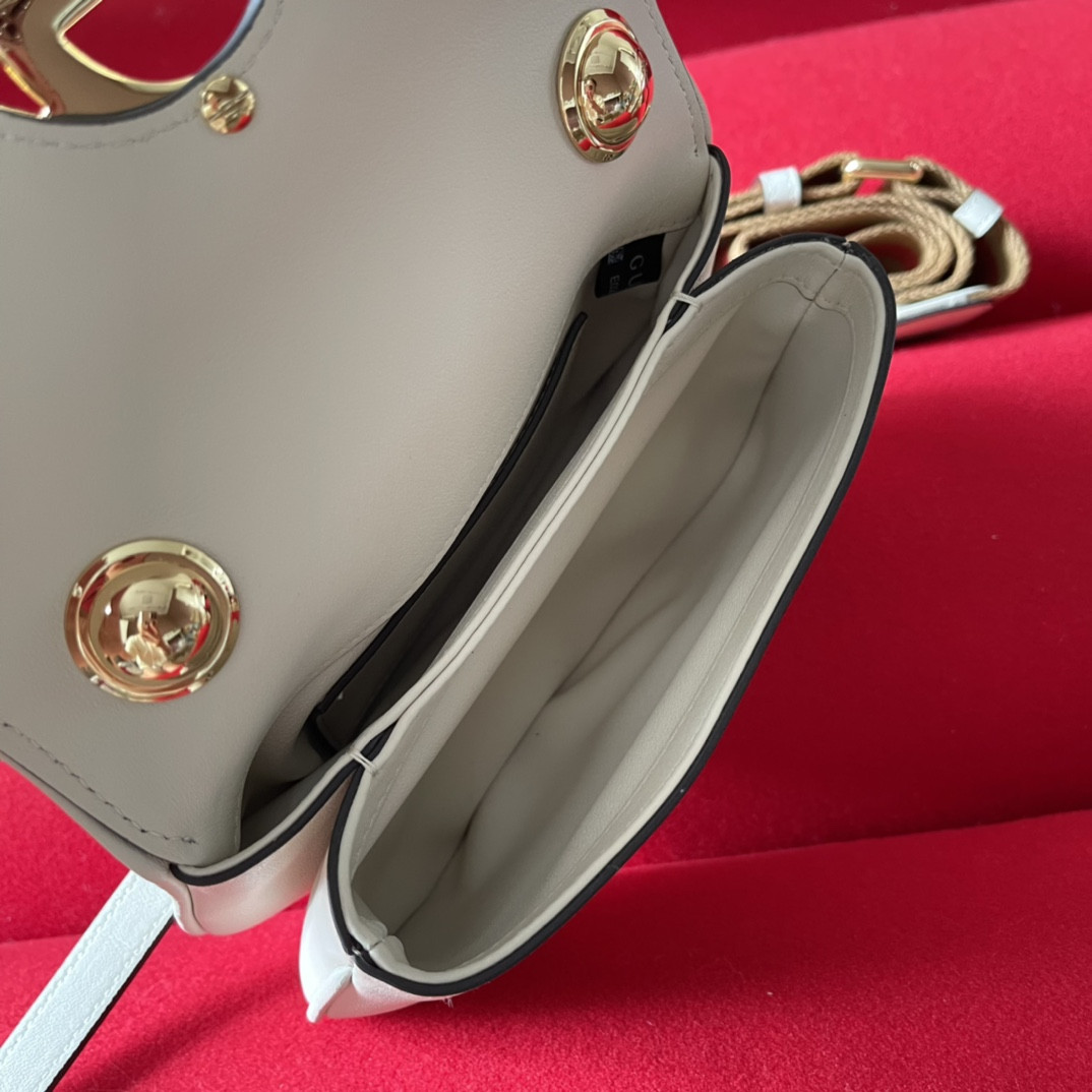 GUCCI BLONDIE MINI BAG WHITE 8.7"W x 5.1"H x 2.2"D