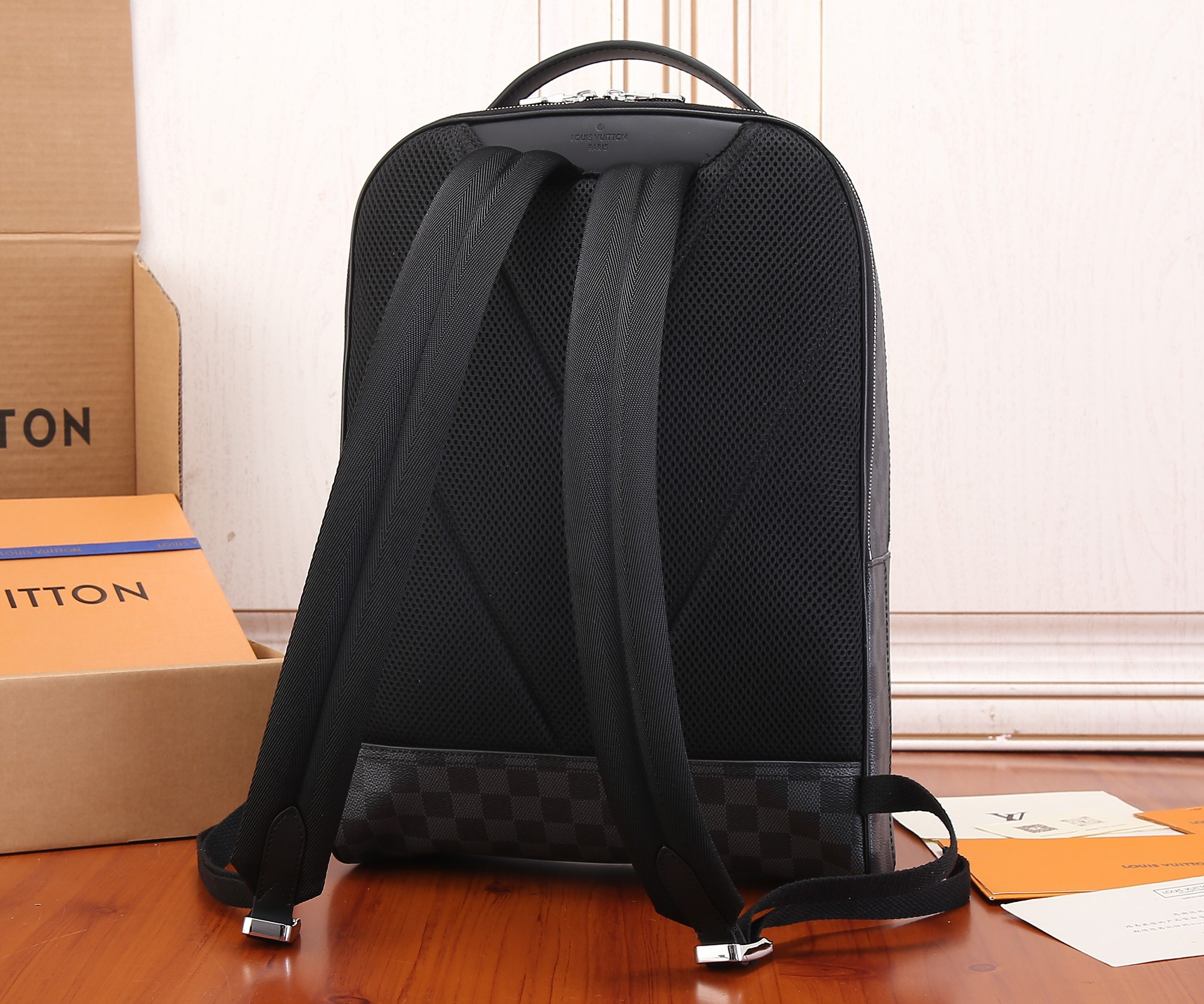 Louis Vuitton N40499 Avenue Backpack 40 x 31 x 15 cm