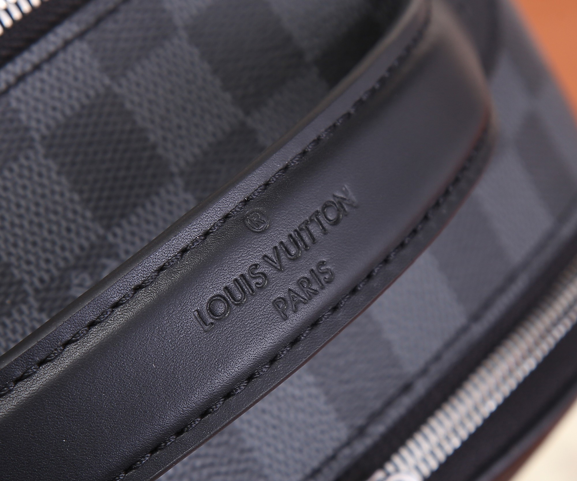 Louis Vuitton N40499 Avenue Backpack 40 x 31 x 15 cm