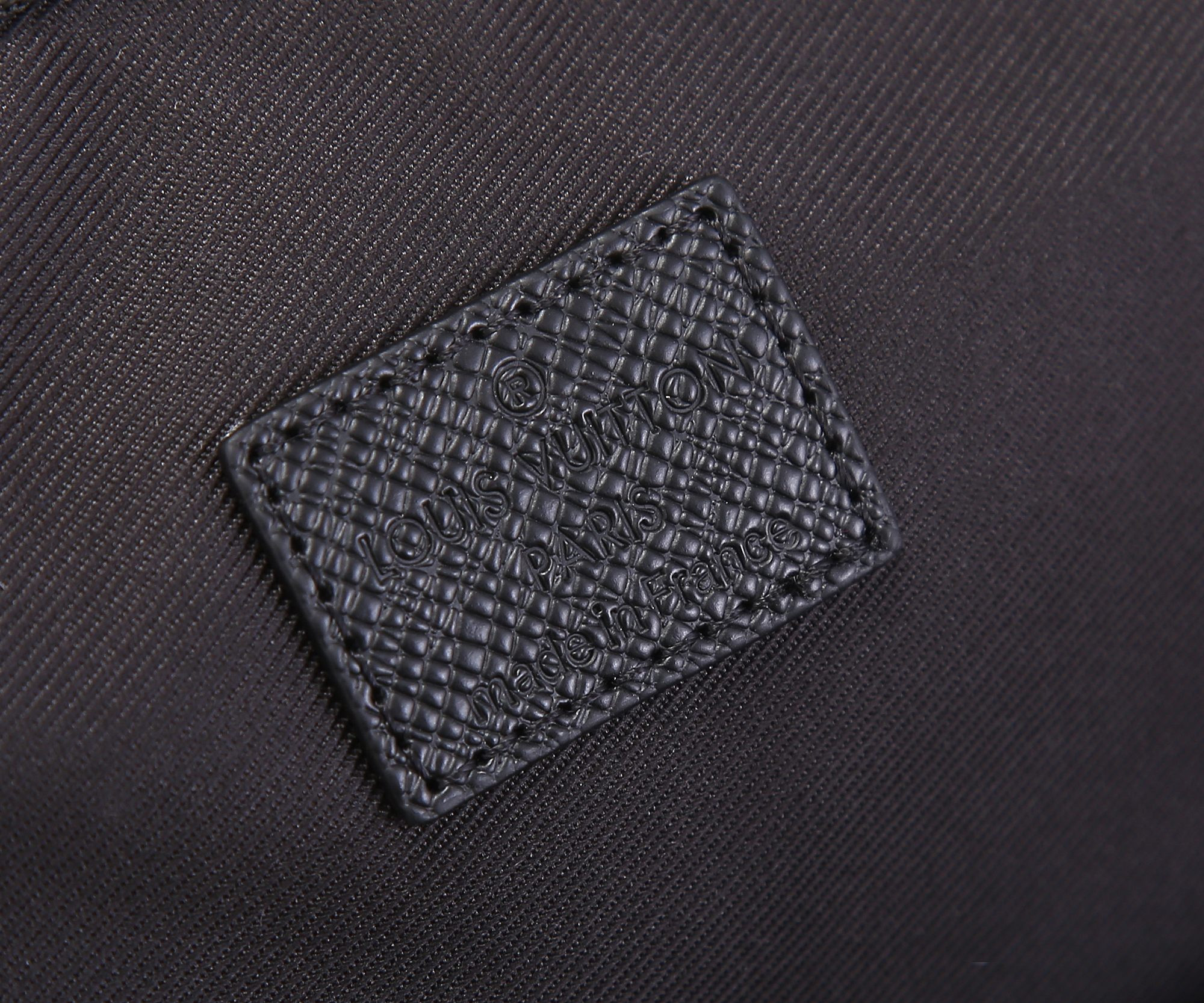 Louis Vuitton M30977 Avenue Backpack 40 x 31 x 15 cm