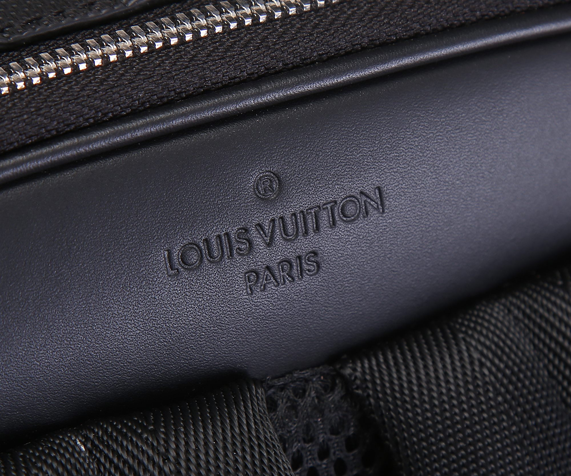 Louis Vuitton N40501 Avenue Backpack 40 x 31 x 15 cm