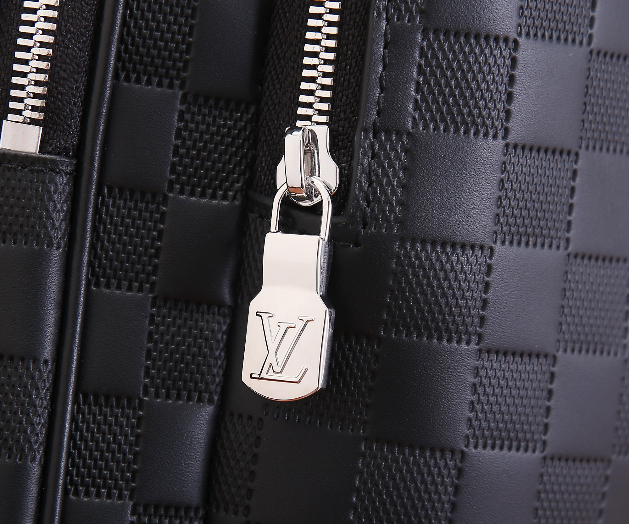 Louis Vuitton N40501 Avenue Backpack 40 x 31 x 15 cm