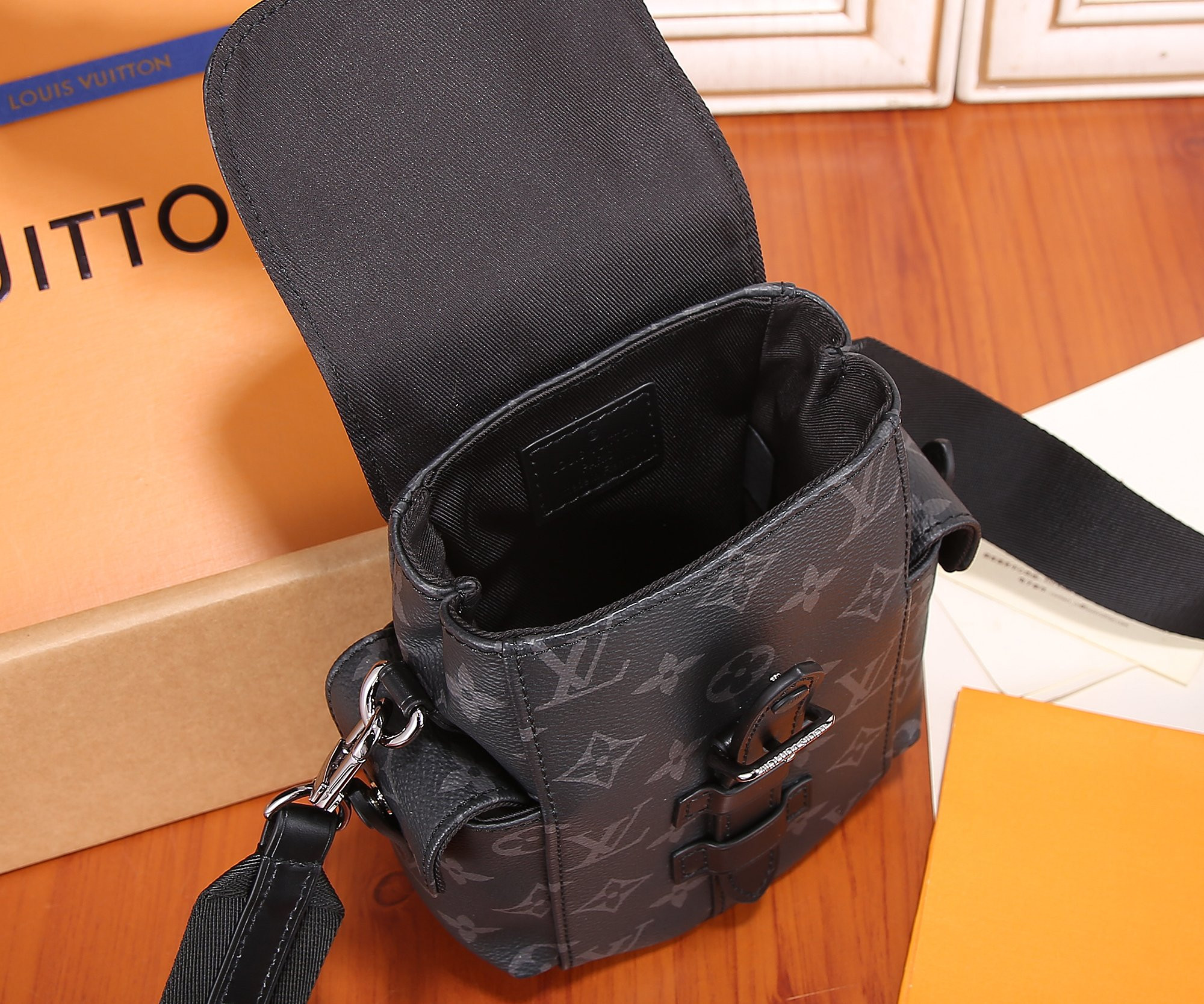 Louis Vuitton LV M82769 Nano Christopher 14 x 19 x 6 cm