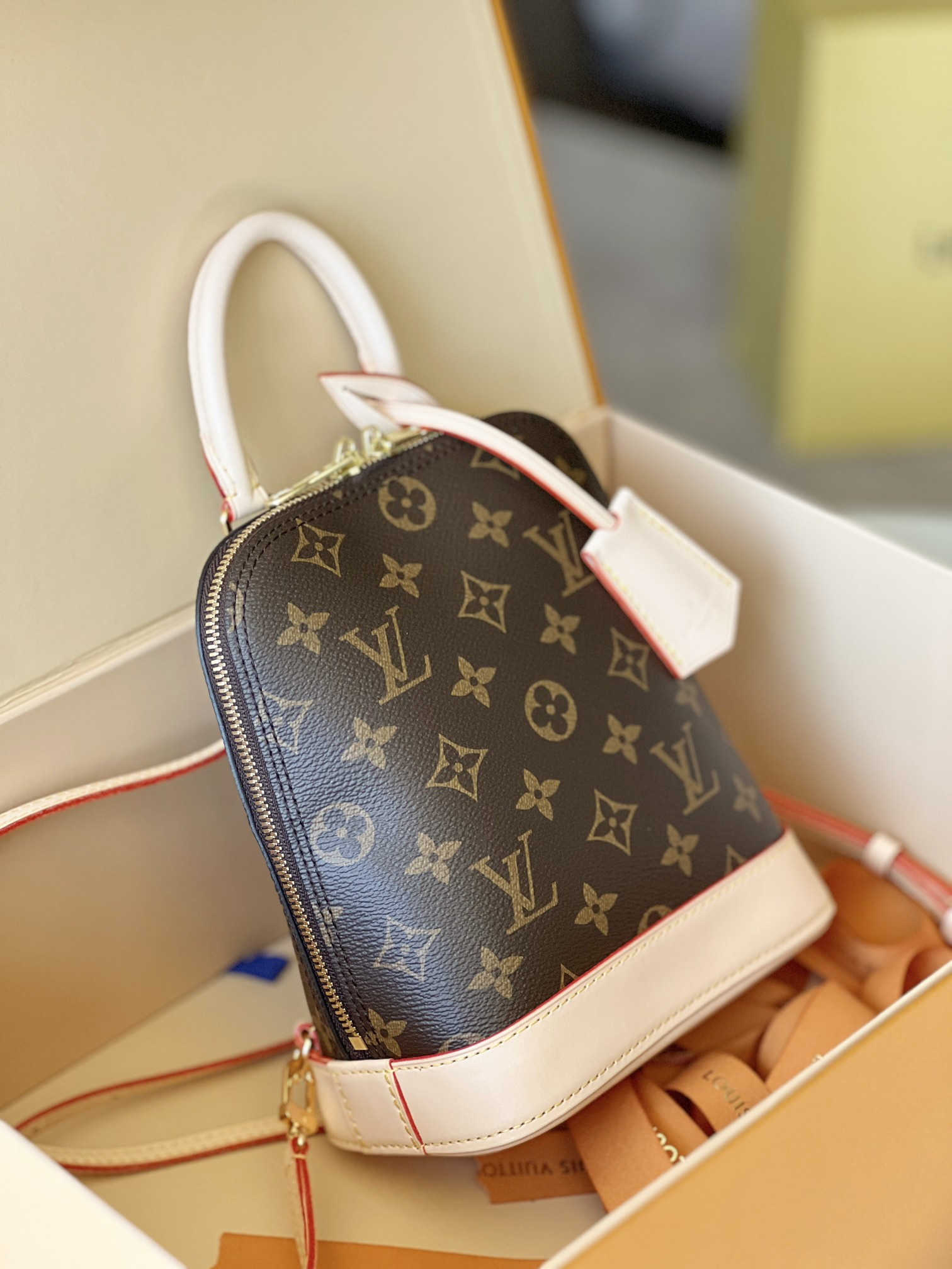 Louis Vuitton M47132 Alma Backpack 15 x 20 x 10 cm
