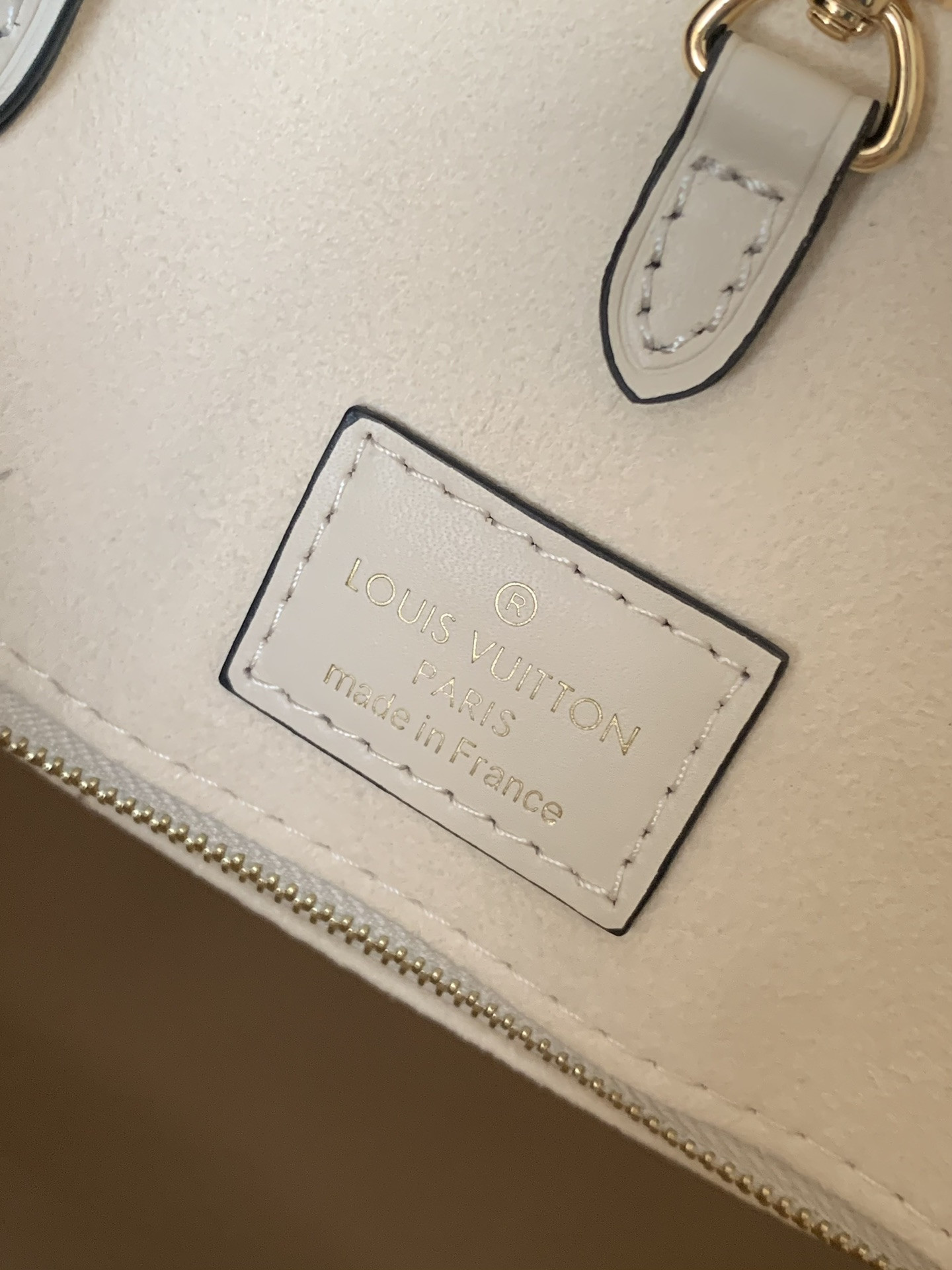 LV Onthego MM M45493 13.8 x 10.6 x 5.5 inches