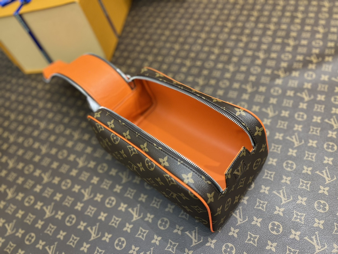 Louis Vuitton M44495 Dopp Kit Toilet Pouch 28 x 15 x 16.5 cm