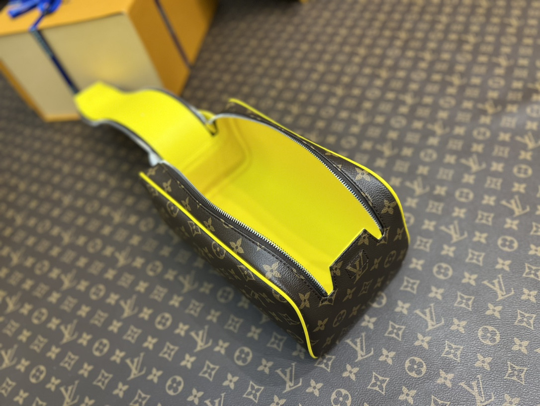 Louis Vuitton M46764 Dopp Kit Toilet Pouch 28 x 15 x 16.5 cm