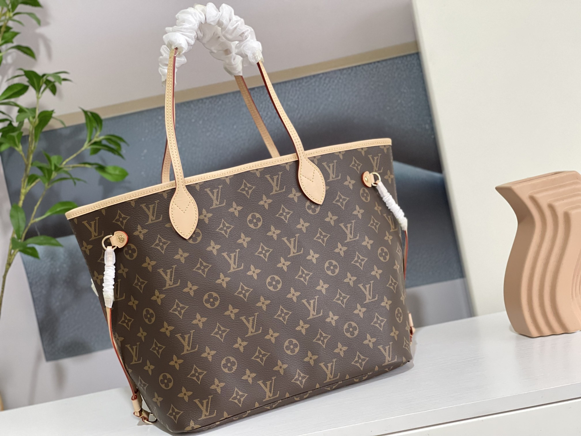 Louis Vuitton M40995 Neverfull MM 12.6 x 11.4 x 6.7 inches Without Box