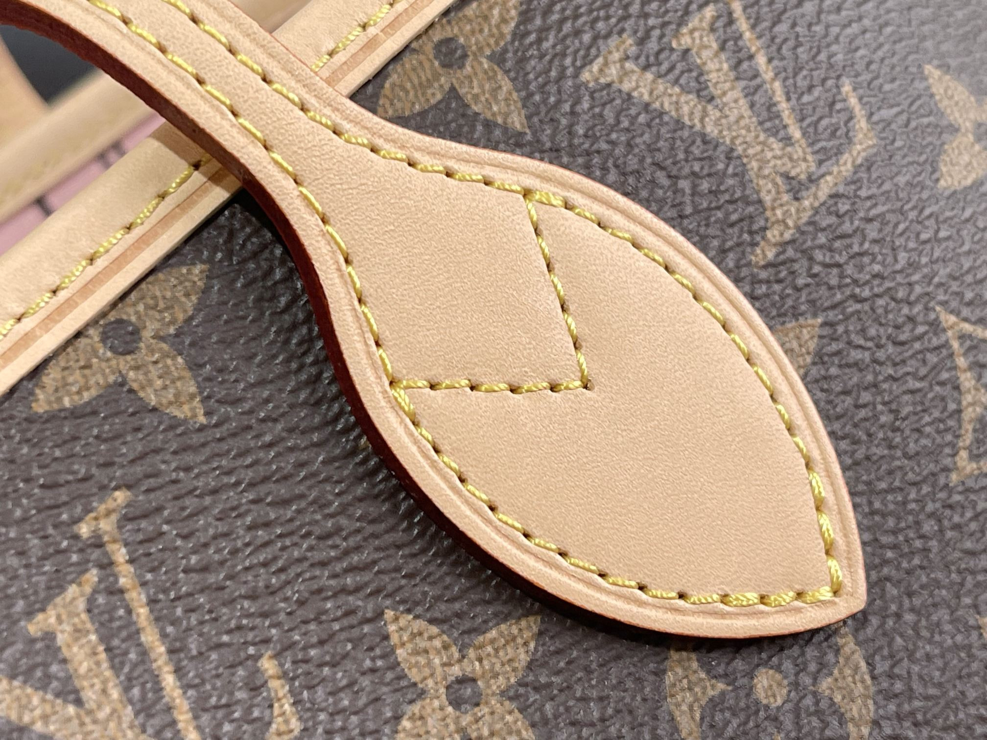 Louis Vuitton M40995 Neverfull MM 12.6 x 11.4 x 6.7 inches Without Box