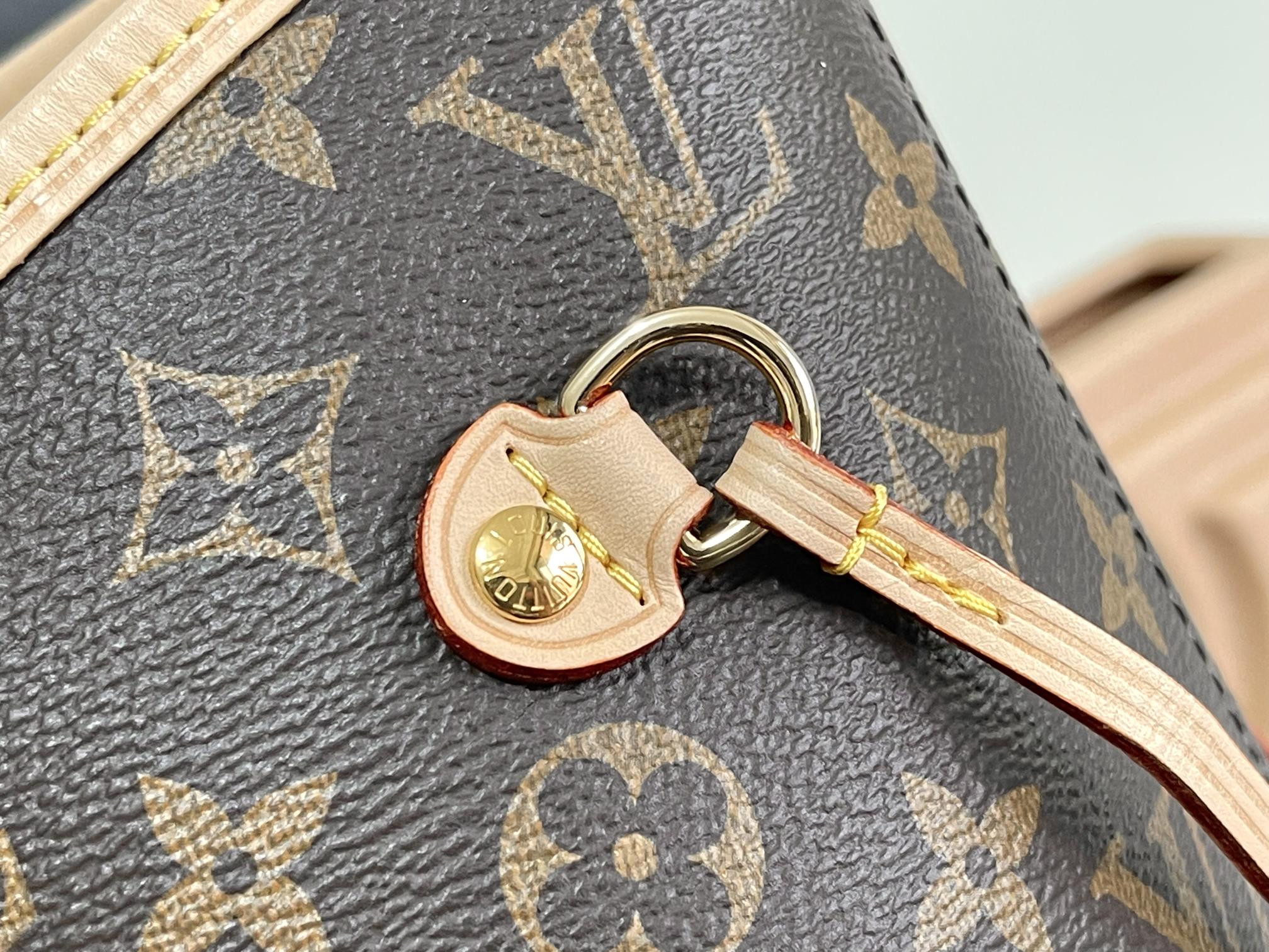 Louis Vuitton M40995 Neverfull MM 12.6 x 11.4 x 6.7 inches Without Box