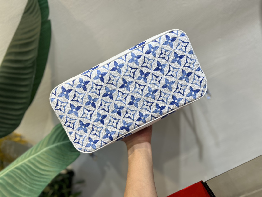 LV M22979 Neverfull MM 12.6 x 11.4 x 6.7 inches Without Box