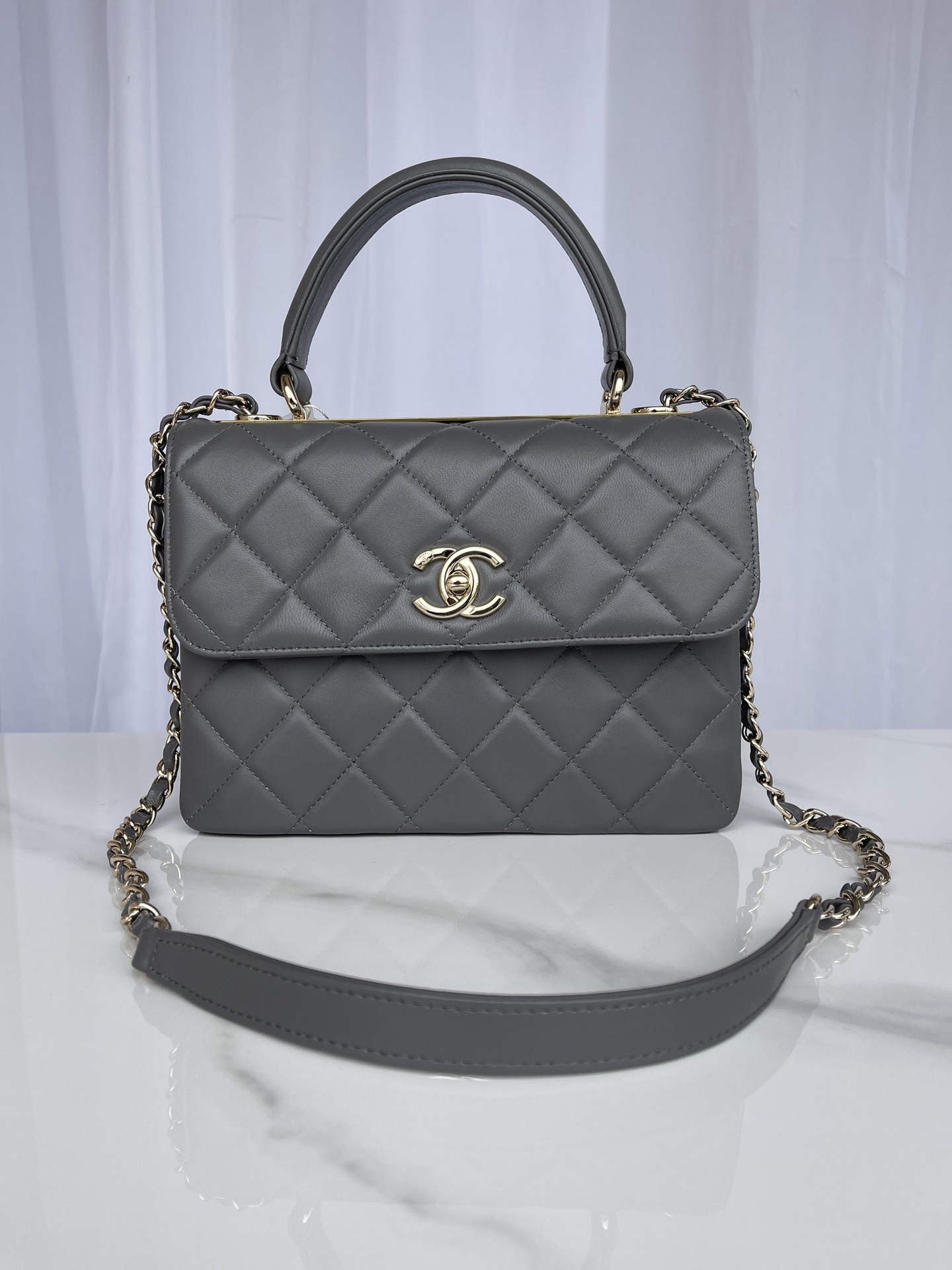 CHANEL FLAP BAG WITH TOP HANDLE 6.6 × 9.8 × 4.7 in