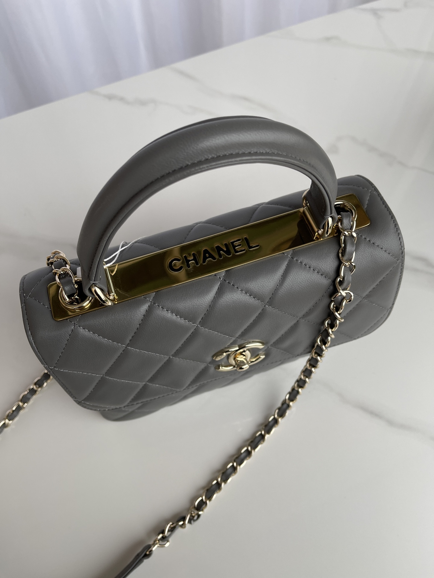 CHANEL FLAP BAG WITH TOP HANDLE 6.6 × 9.8 × 4.7 in