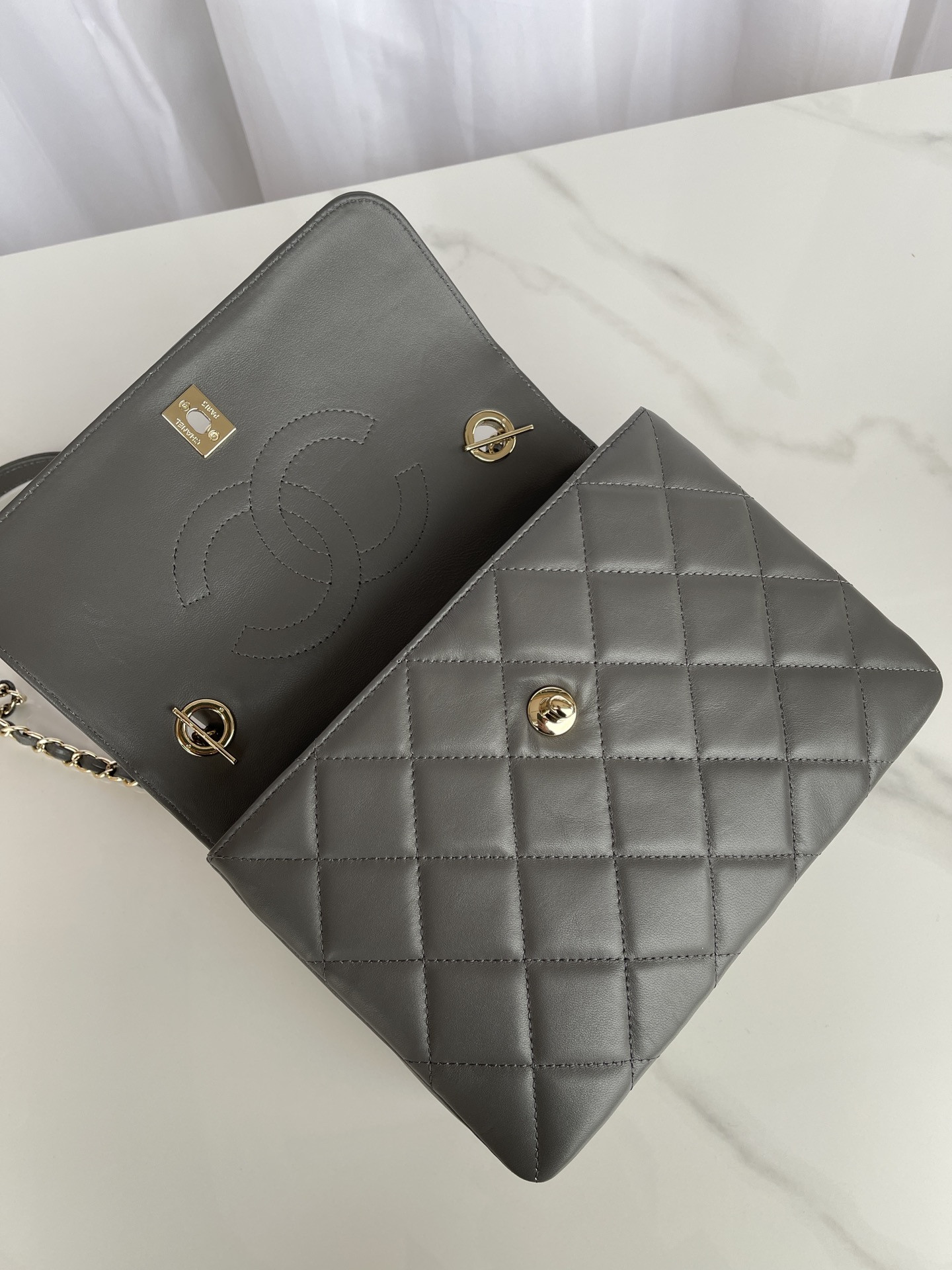 CHANEL FLAP BAG WITH TOP HANDLE 6.6 × 9.8 × 4.7 in