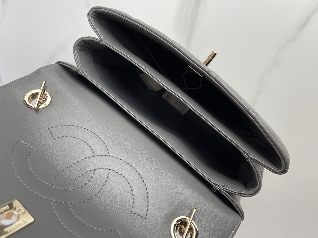 CHANEL FLAP BAG WITH TOP HANDLE 6.6 × 9.8 × 4.7 in