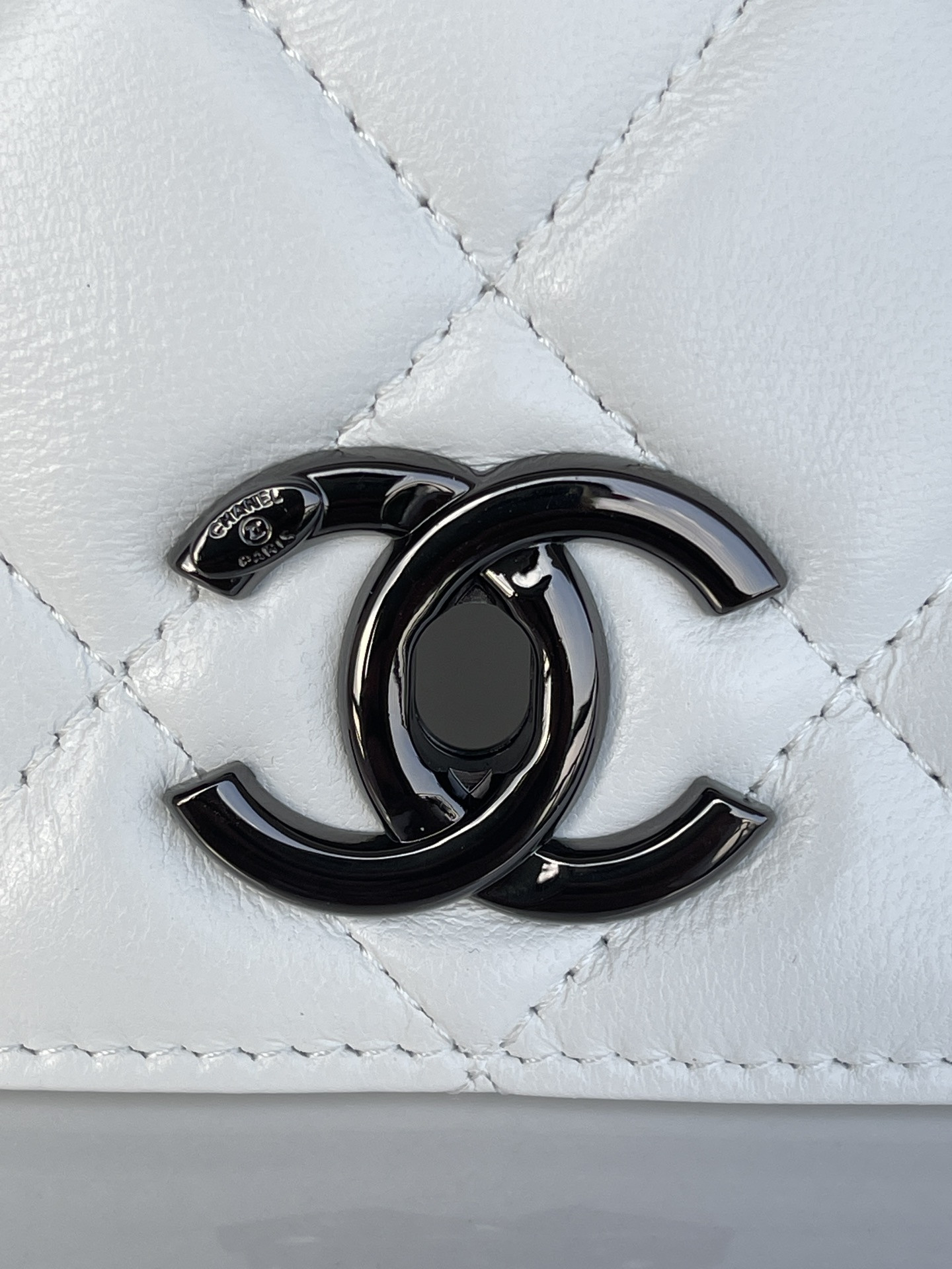 CHANEL FLAP BAG WITH TOP HANDLE WHITE 6.6 × 9.8 × 4.7 in