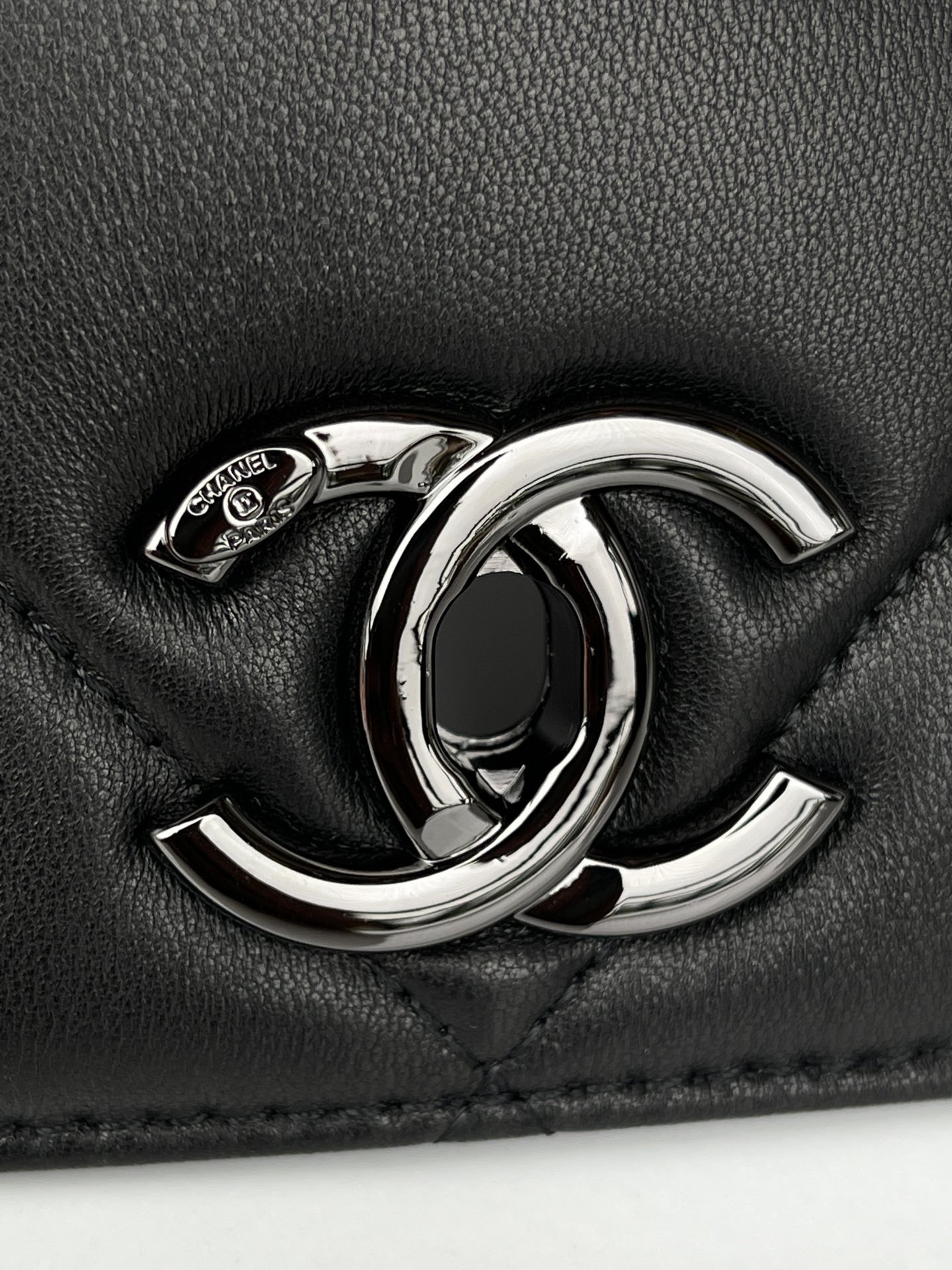 CHANEL FLAP BAG WITH TOP HANDLE 6.6 × 9.8 × 4.7 in