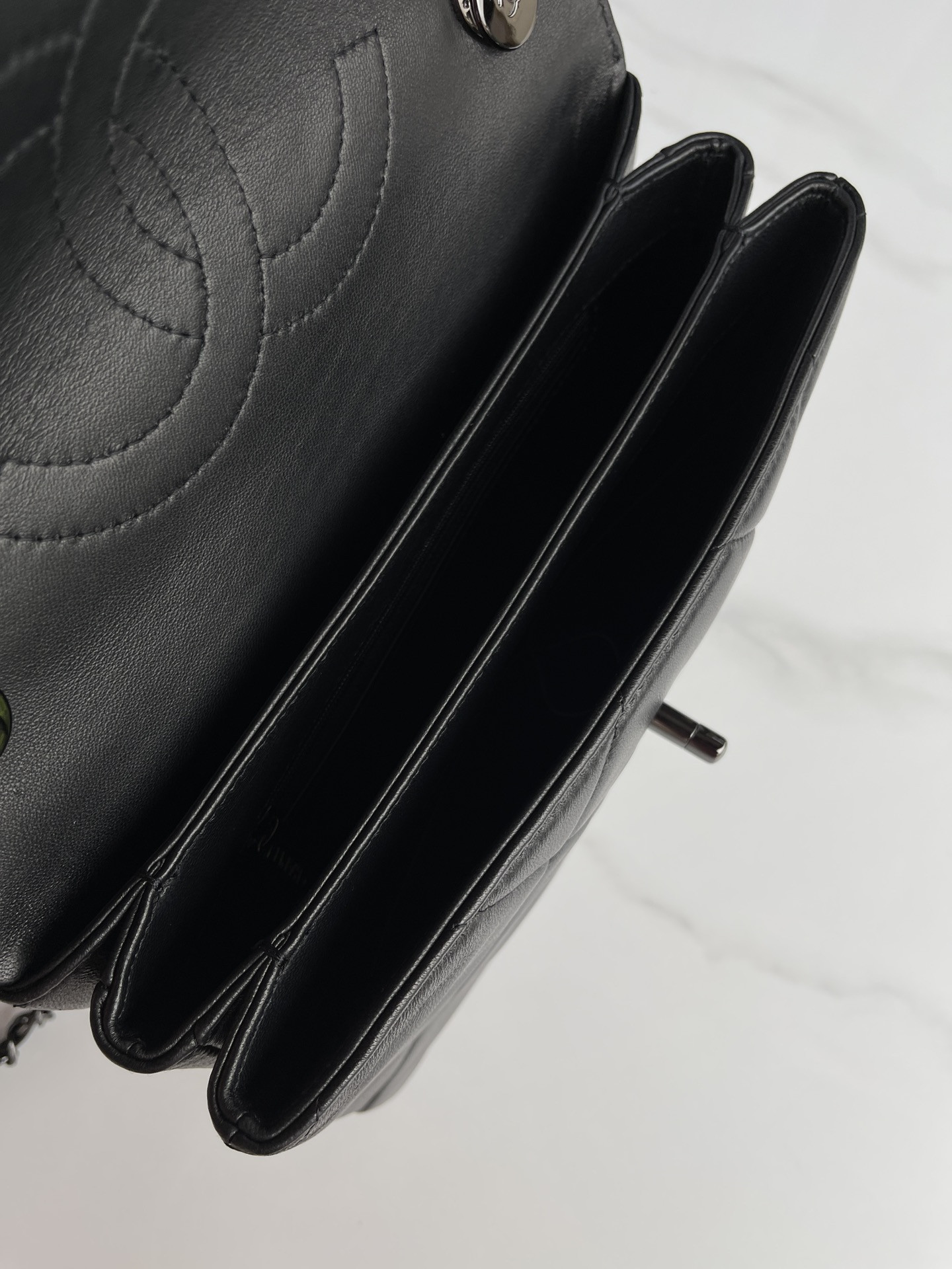 CHANEL FLAP BAG WITH TOP HANDLE 6.6 × 9.8 × 4.7 in