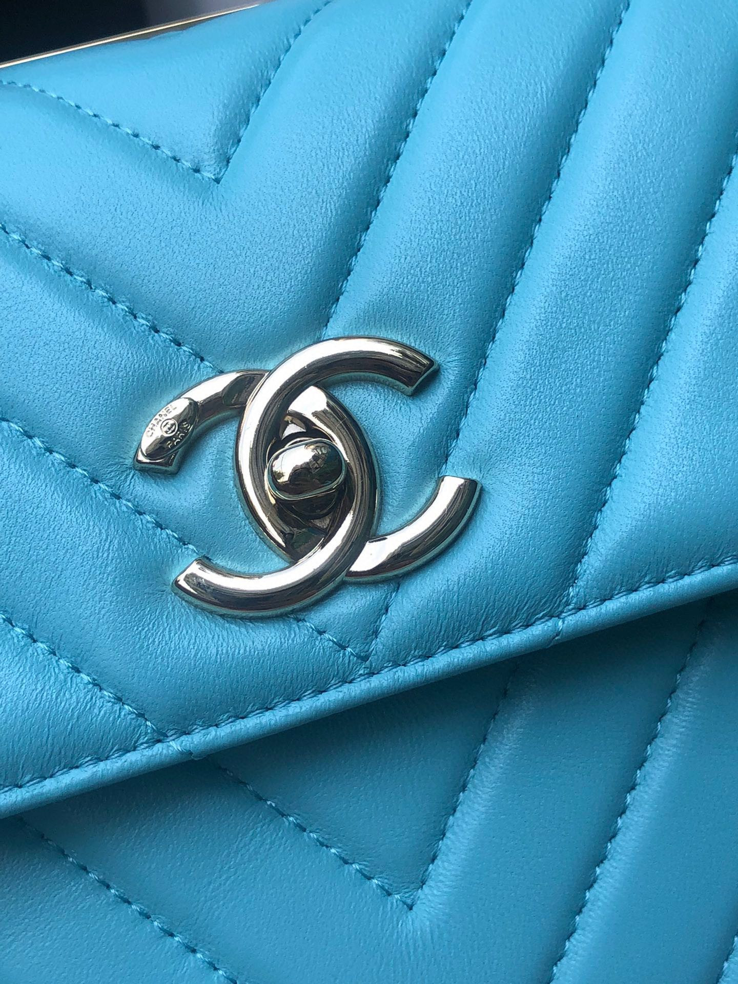 CHANEL FLAP BAG WITH TOP HANDLE 6.6 × 9.8 × 4.7 in