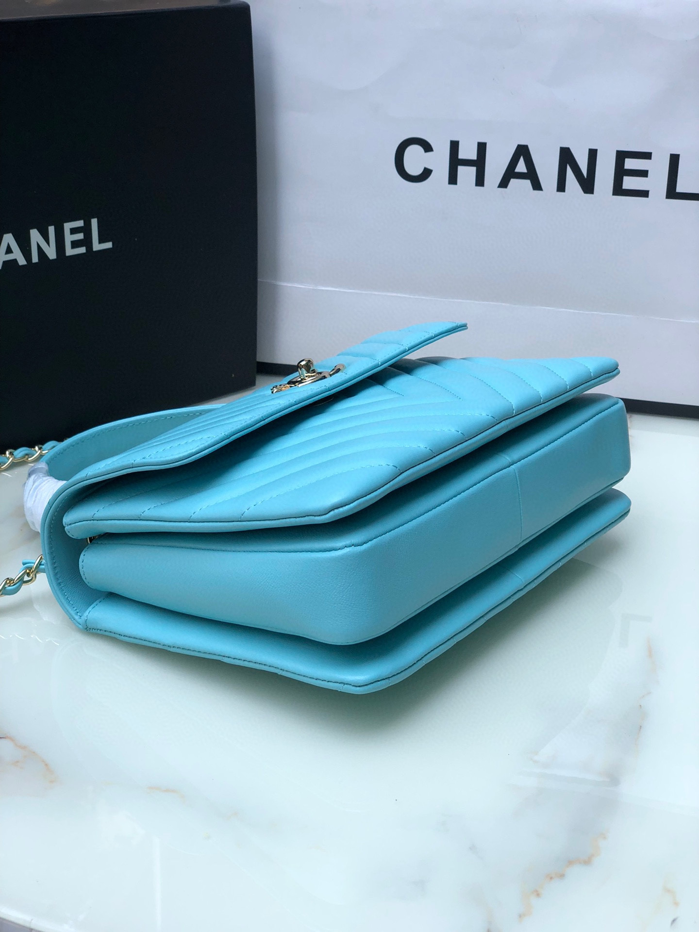 CHANEL FLAP BAG WITH TOP HANDLE 6.6 × 9.8 × 4.7 in