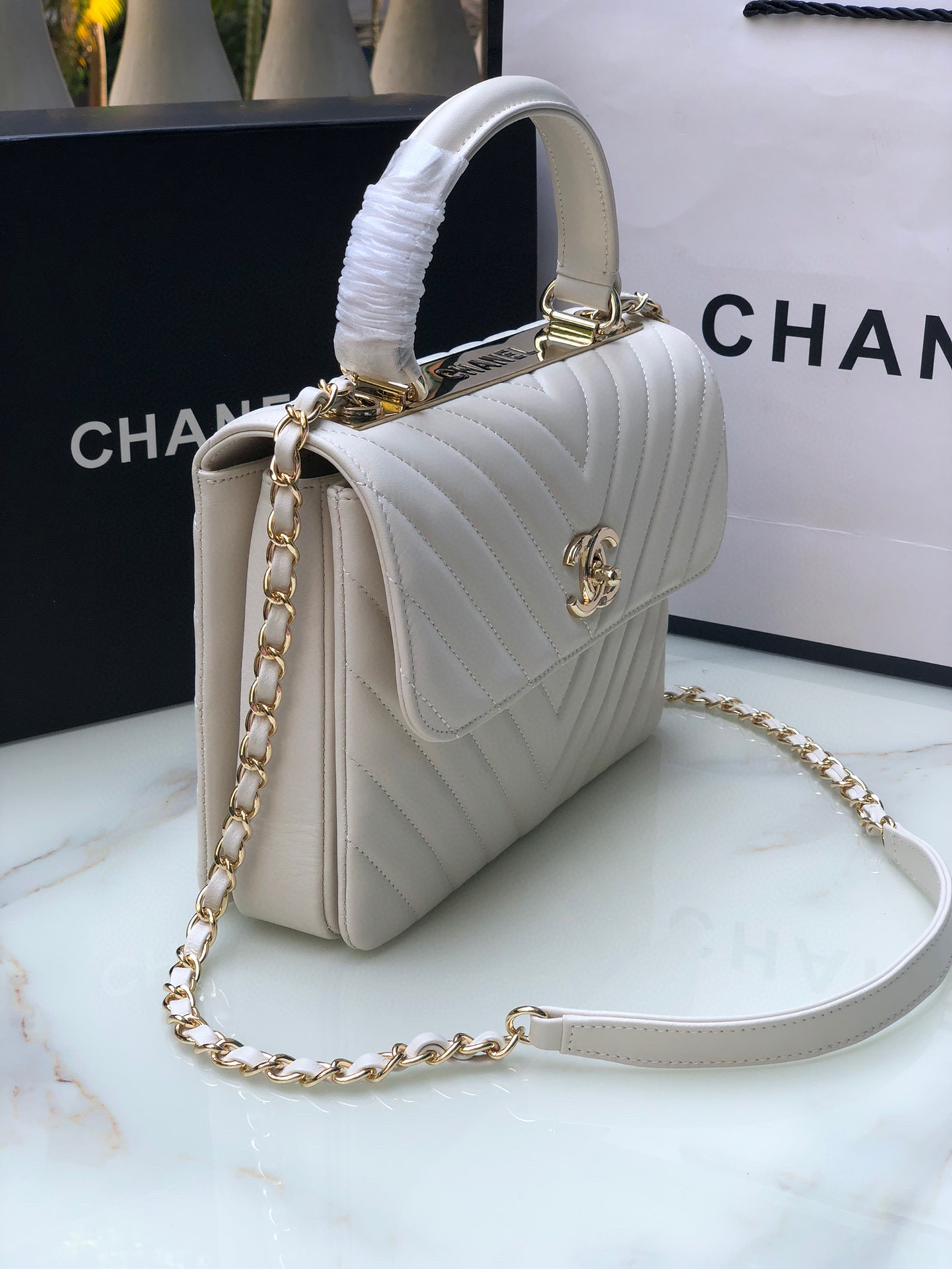 CHANEL FLAP BAG WITH TOP HANDLE WHITE 6.6 × 9.8 × 4.7 in